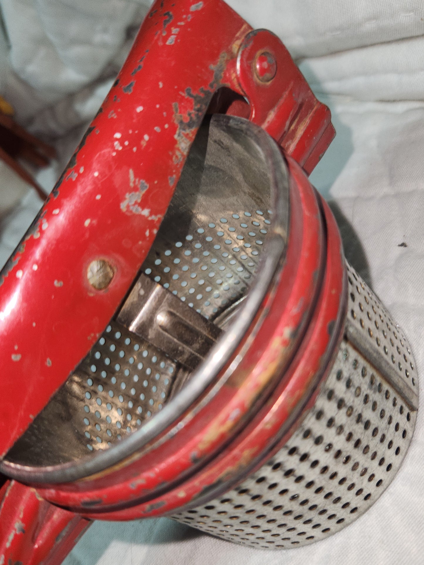 Vintage Handy Things Potato Ricer Michigan red handle kit912