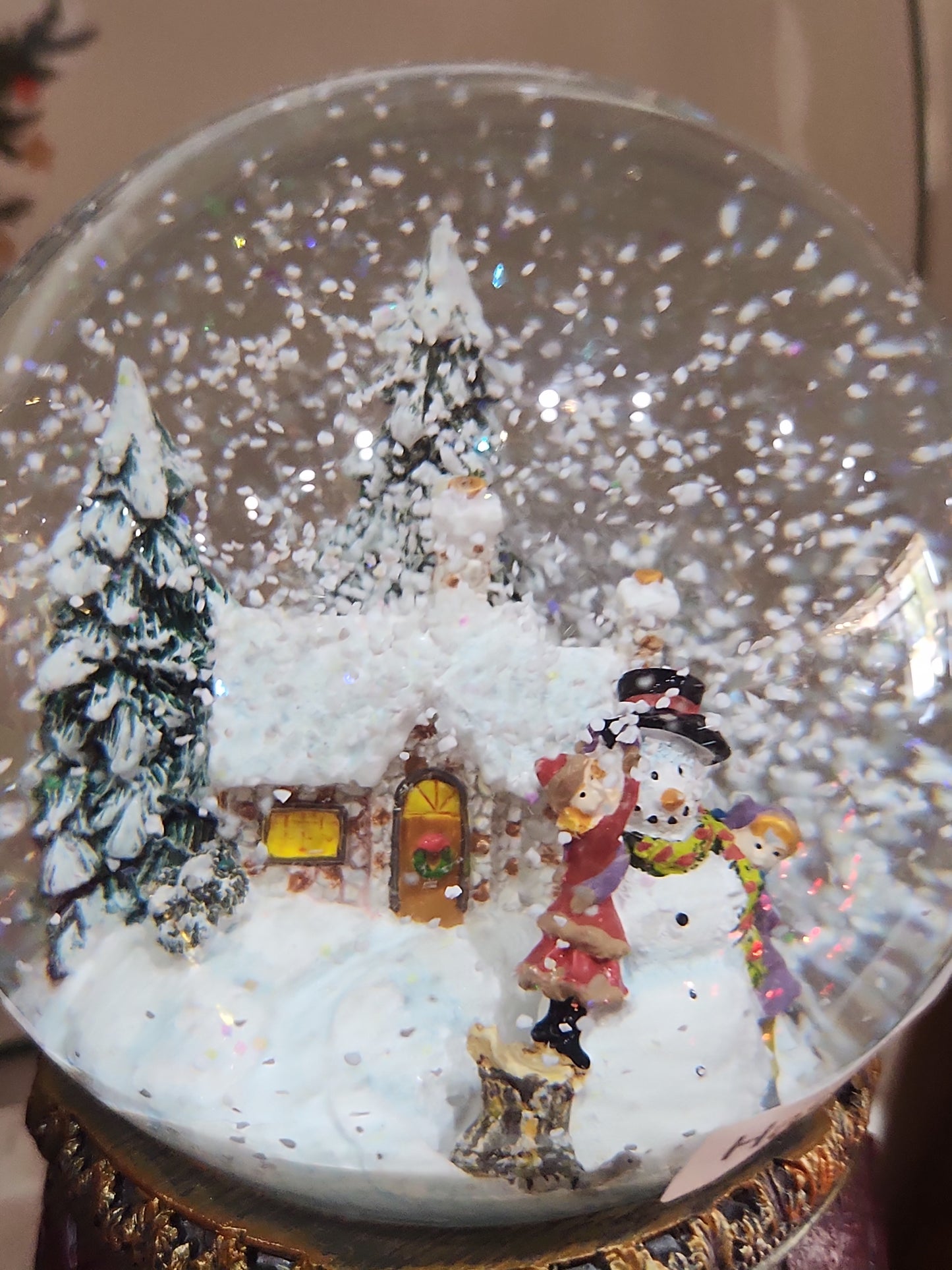 6" H Musical Holiday Themes globe snowman children and house sn98