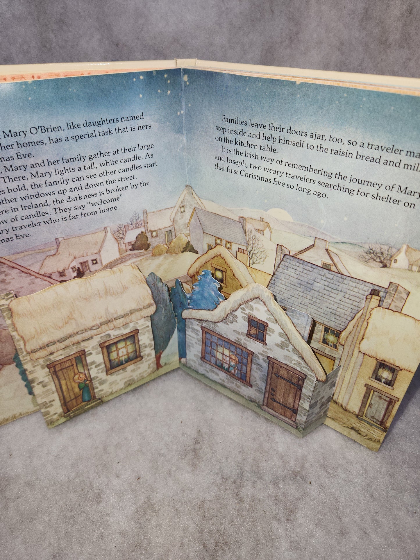 Vintage 1980s First Edition Hallmark POP UP book Christmas in Many Lands by Barbara Bartocci bk12