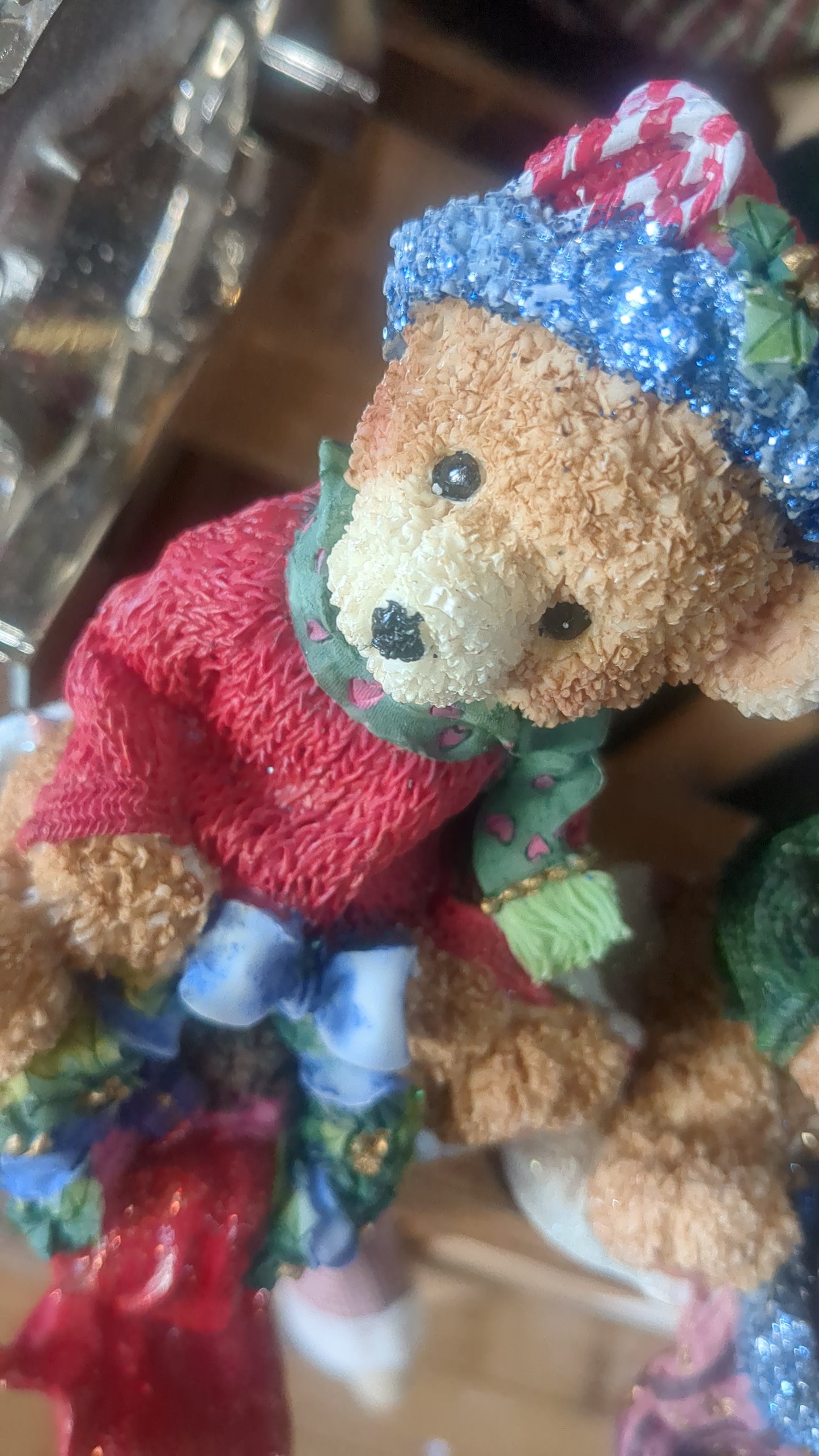 Sh3 resin bear stocking holder