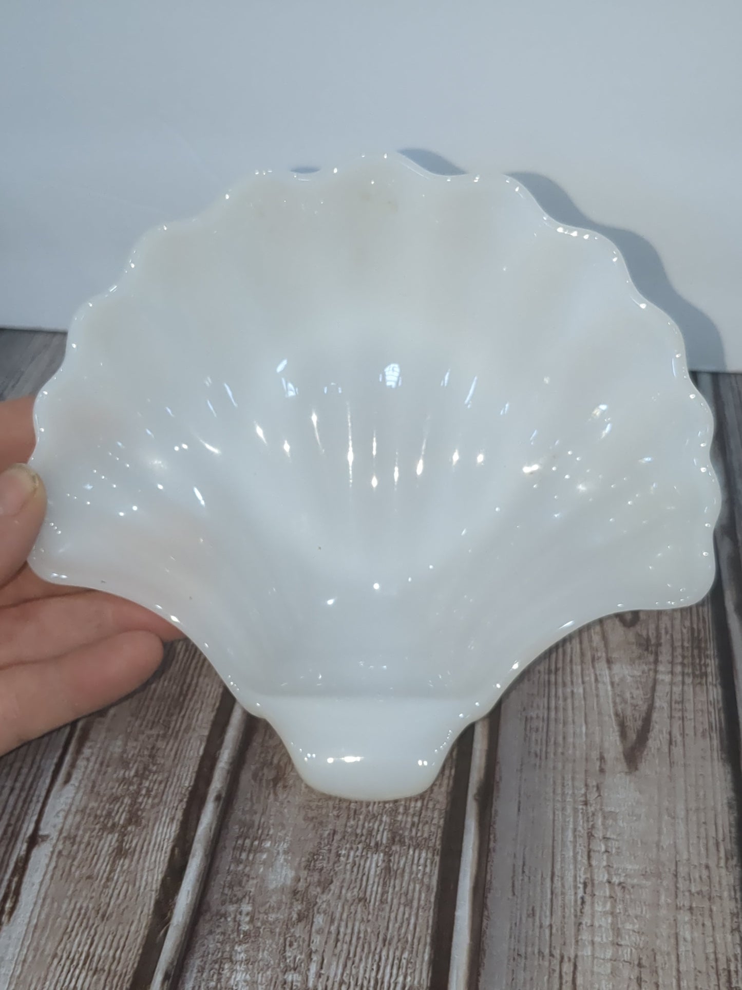 Vintage milk glass shell trinket dish or soap dish or ring dish g299