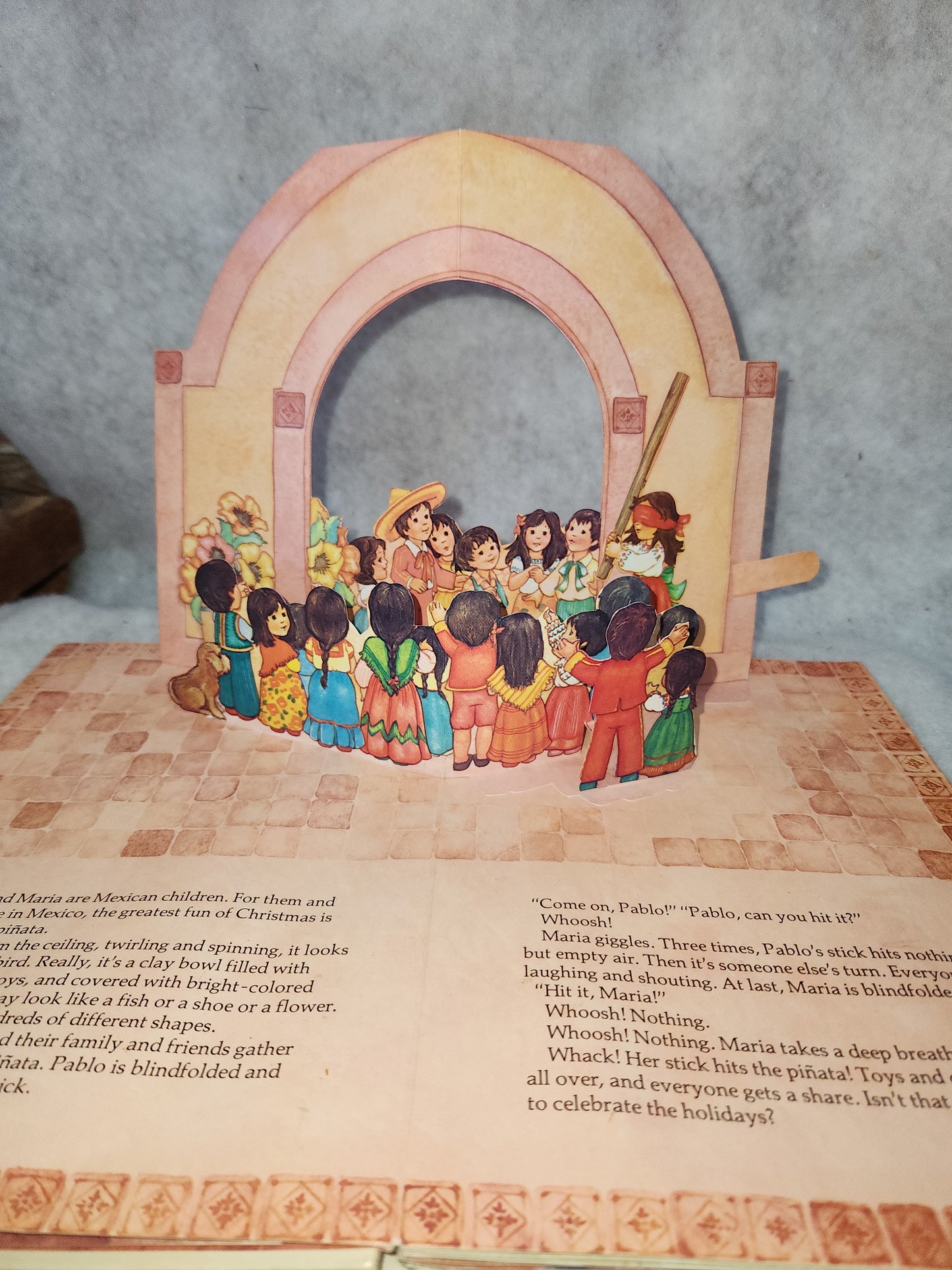 Vintage 1980s First Edition Hallmark POP UP book Christmas in Many Lands by Barbara Bartocci bk12