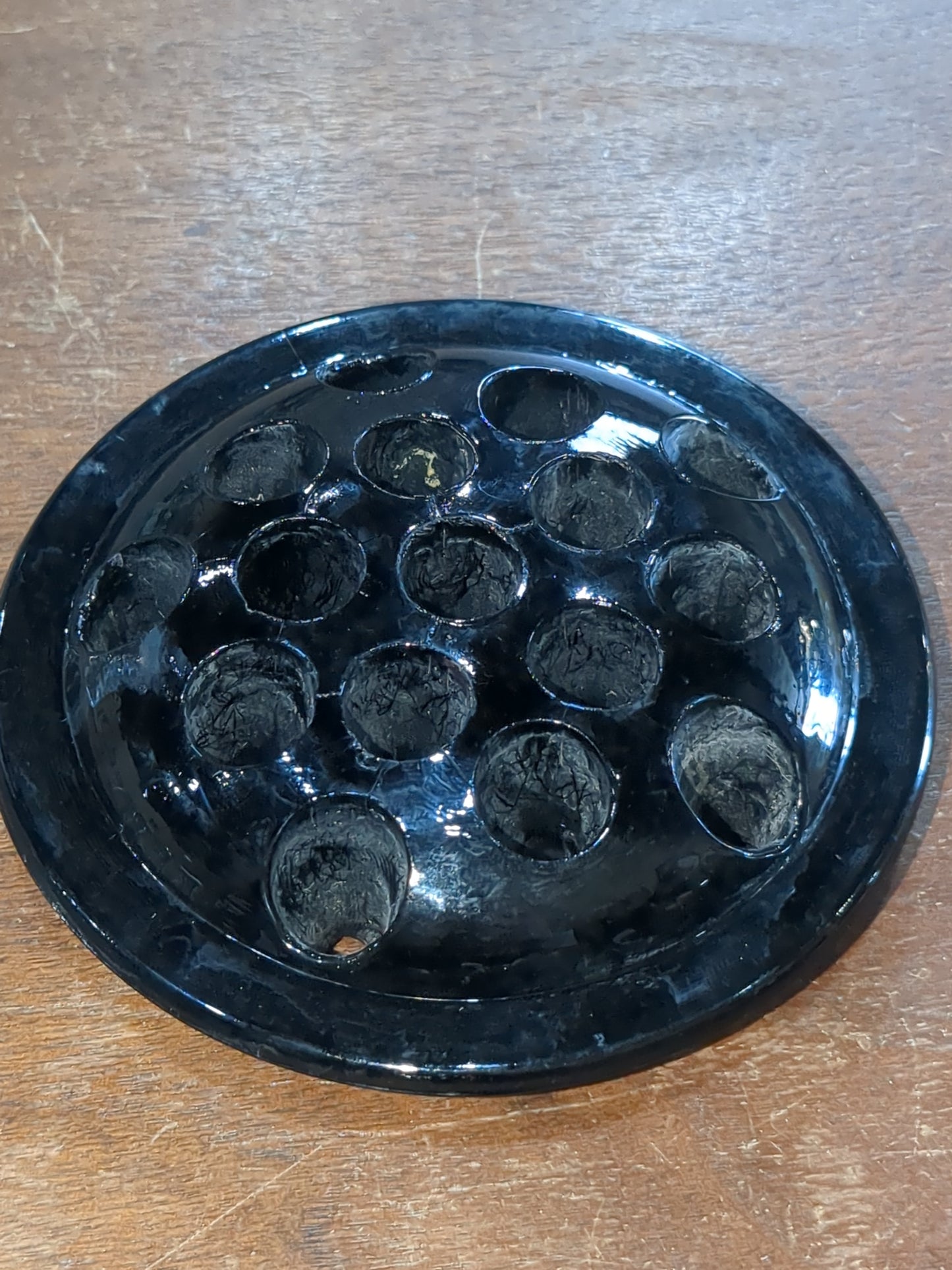 Vintage black flower frog 16 holes g334