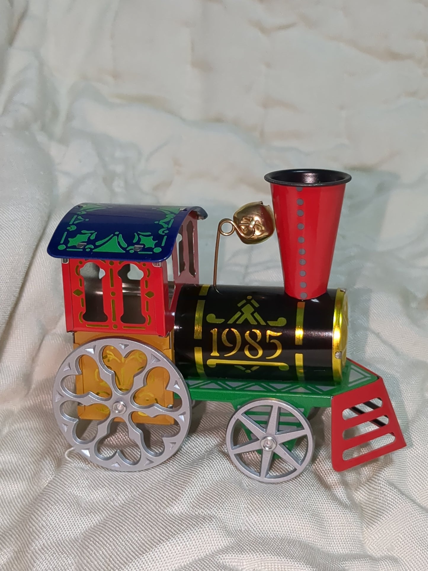 vintage Hallmark tin locomotive series train #4 HH289