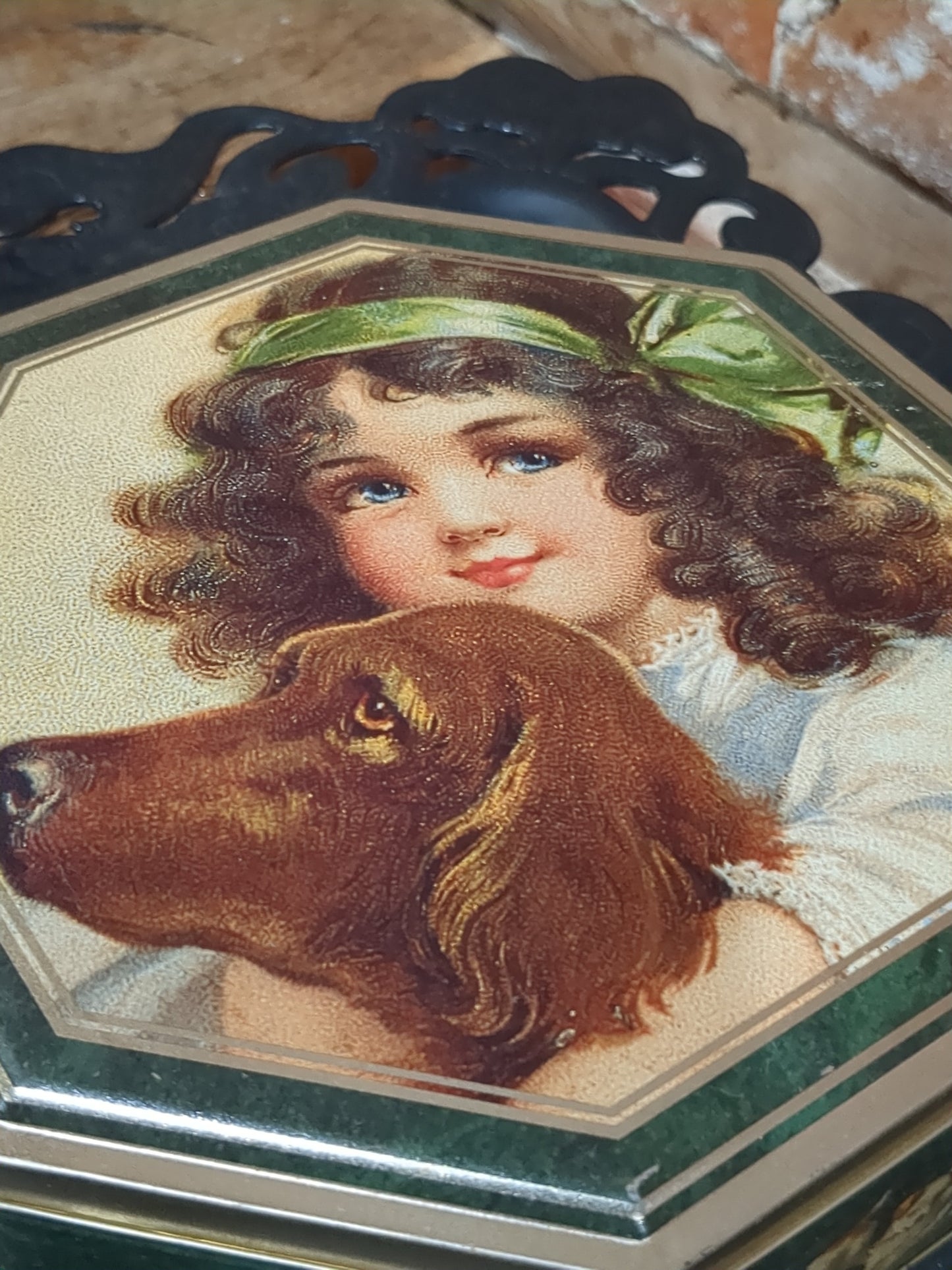 Cookie Victoria Graphics Victorian Blue Eyed Girl and Retriever Octagon Tin 1994 tin1164