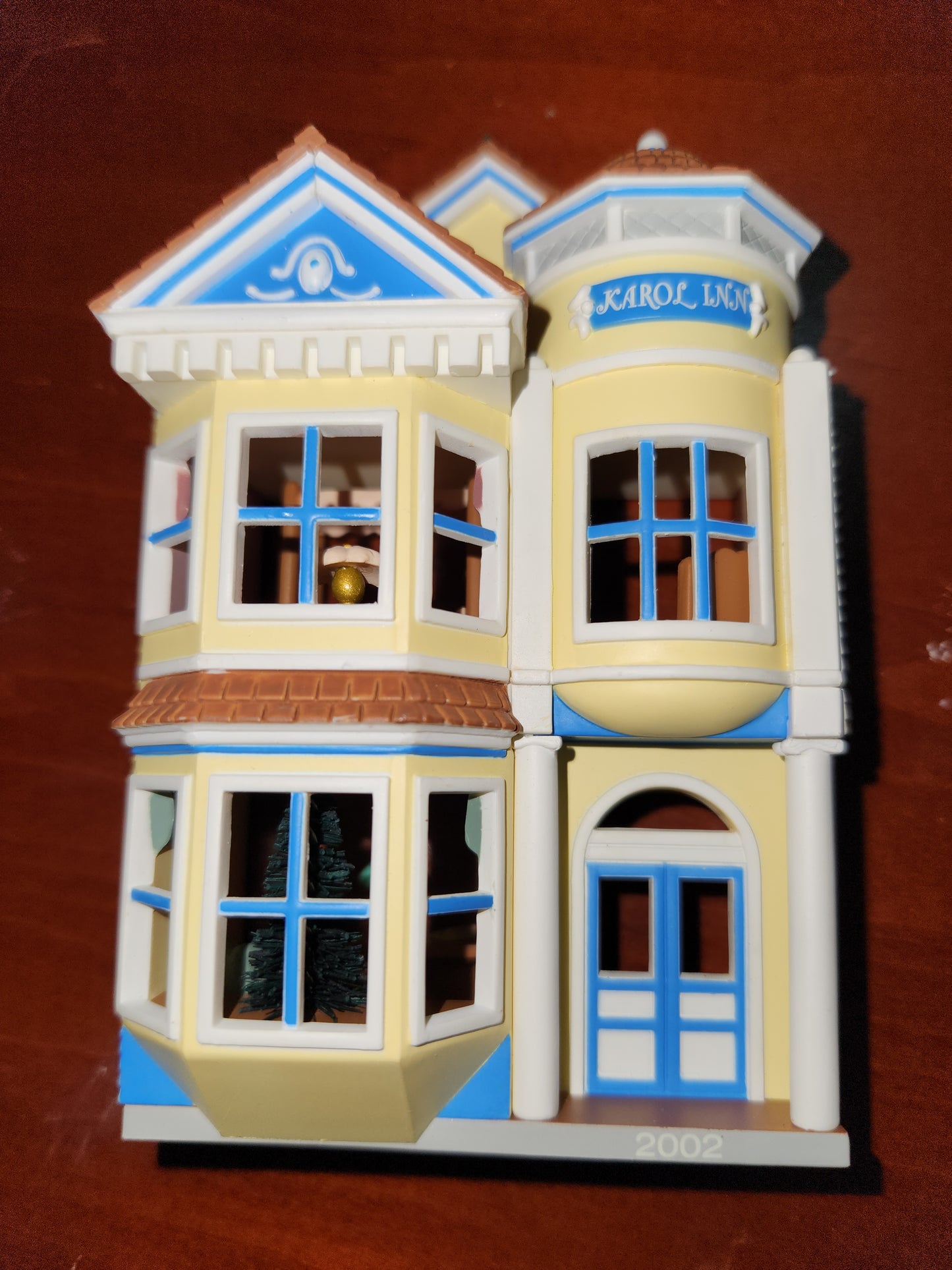 HH2002 Victorian Inn Ornament Hallmark Nostalgic Houses,