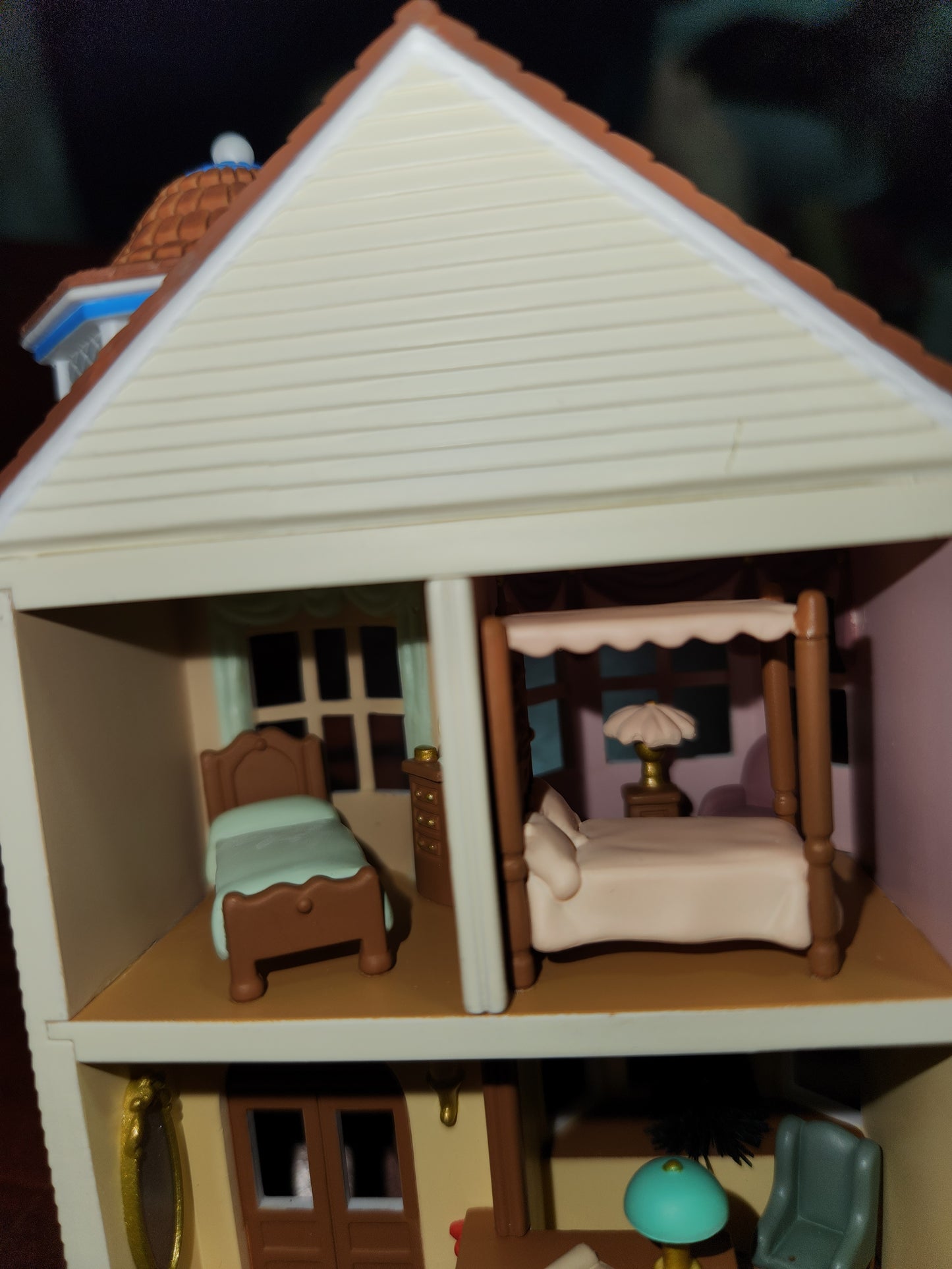 HH2002 Victorian Inn Ornament Hallmark Nostalgic Houses,