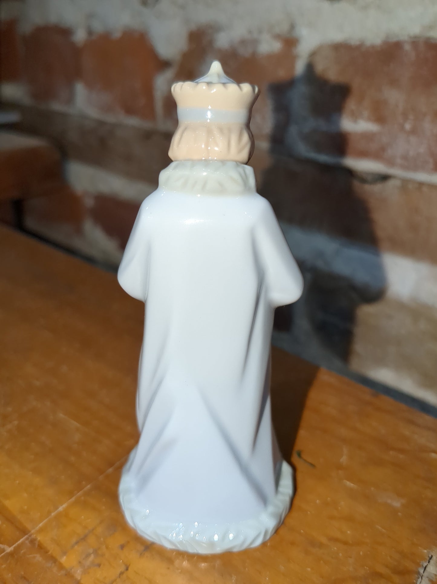 Vintage replacement piece for Hallmark ceramic 11 piece nativity set. Wiseman 1