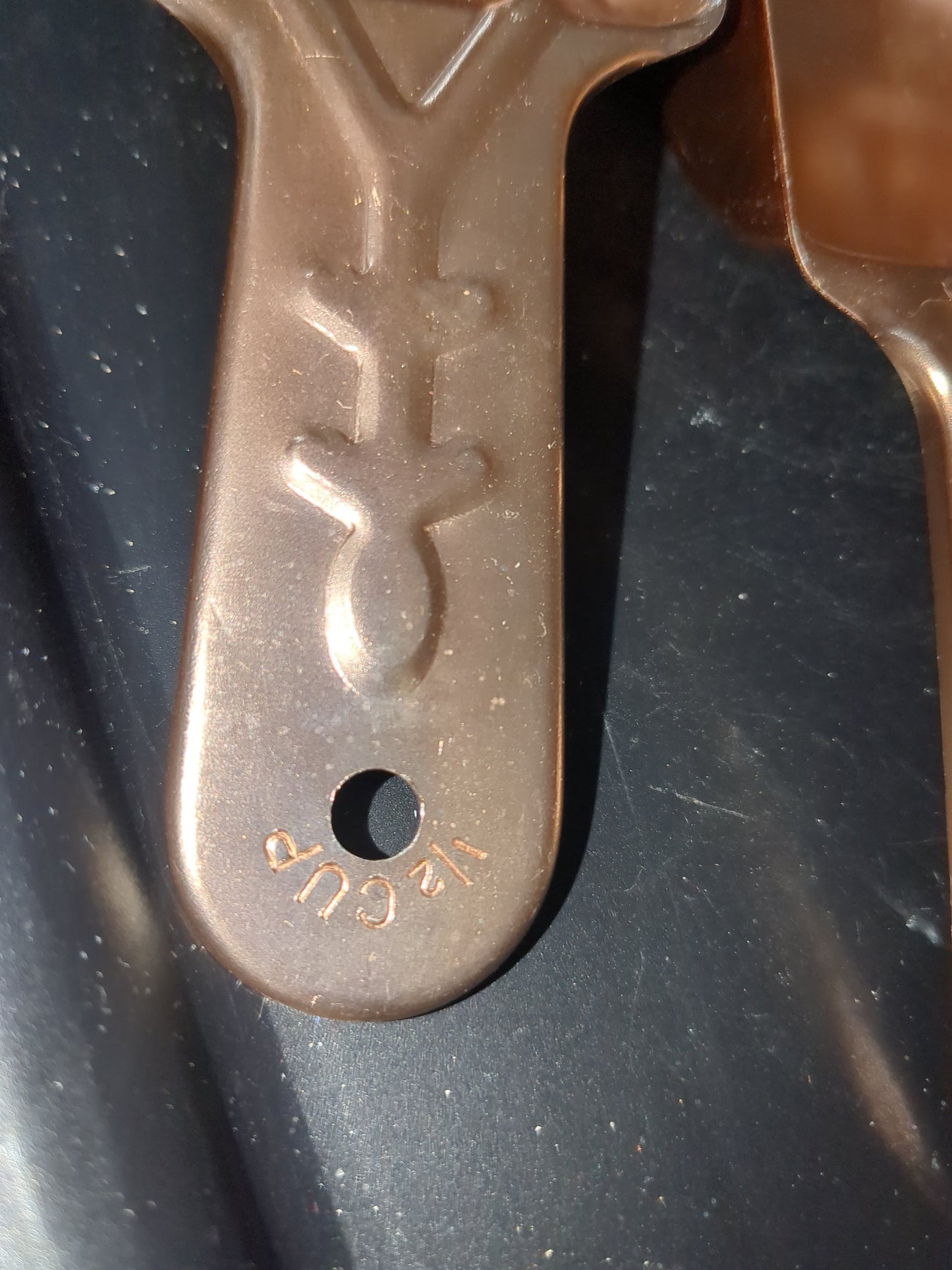 Vintage aluminum pink or copper colored measuring cups with hanging rail alu2355