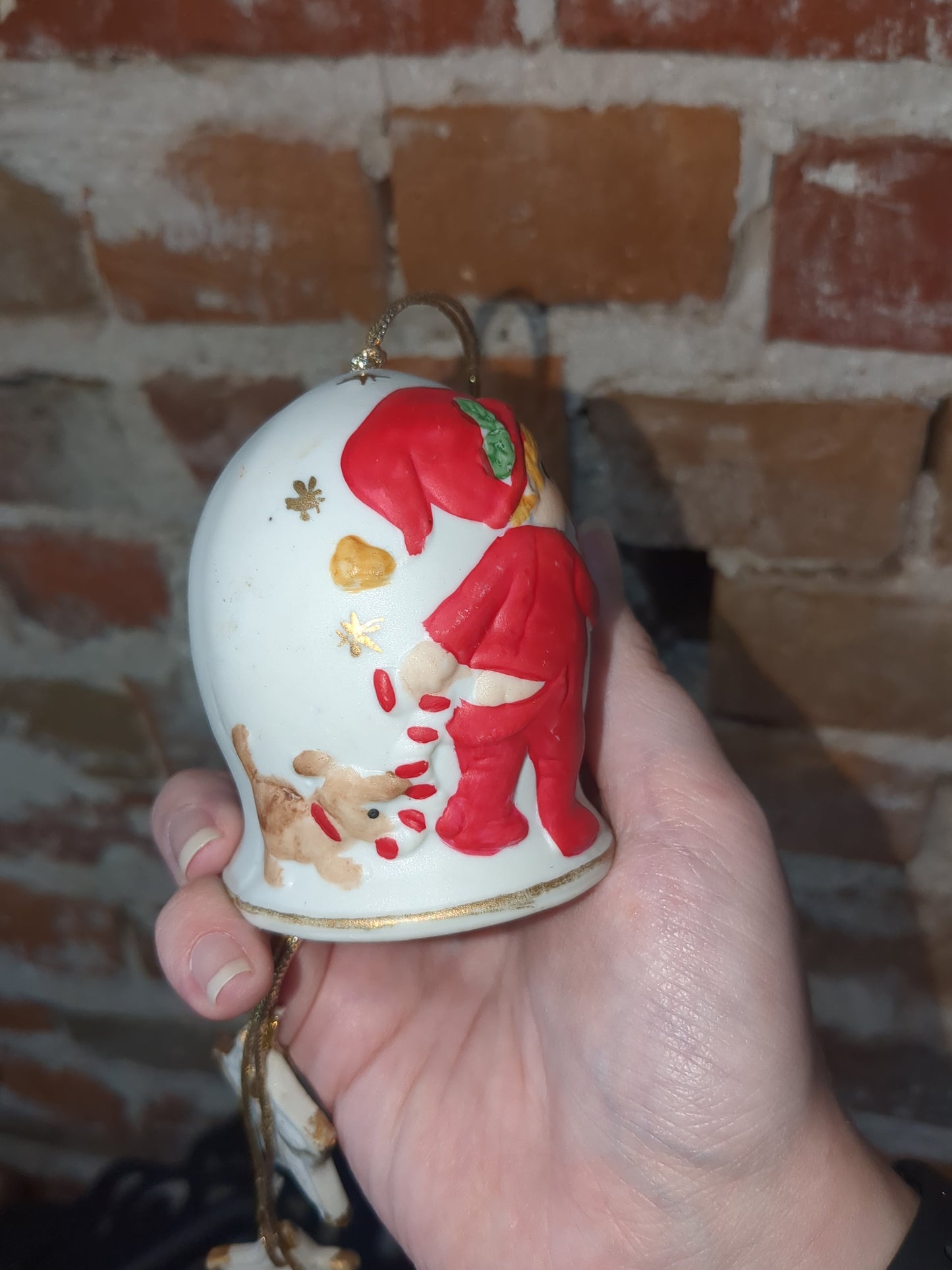 Vintage Jasco Christmas Chimes with Boy in Pajamas, a dog & ceramic stars Taiwan o2578