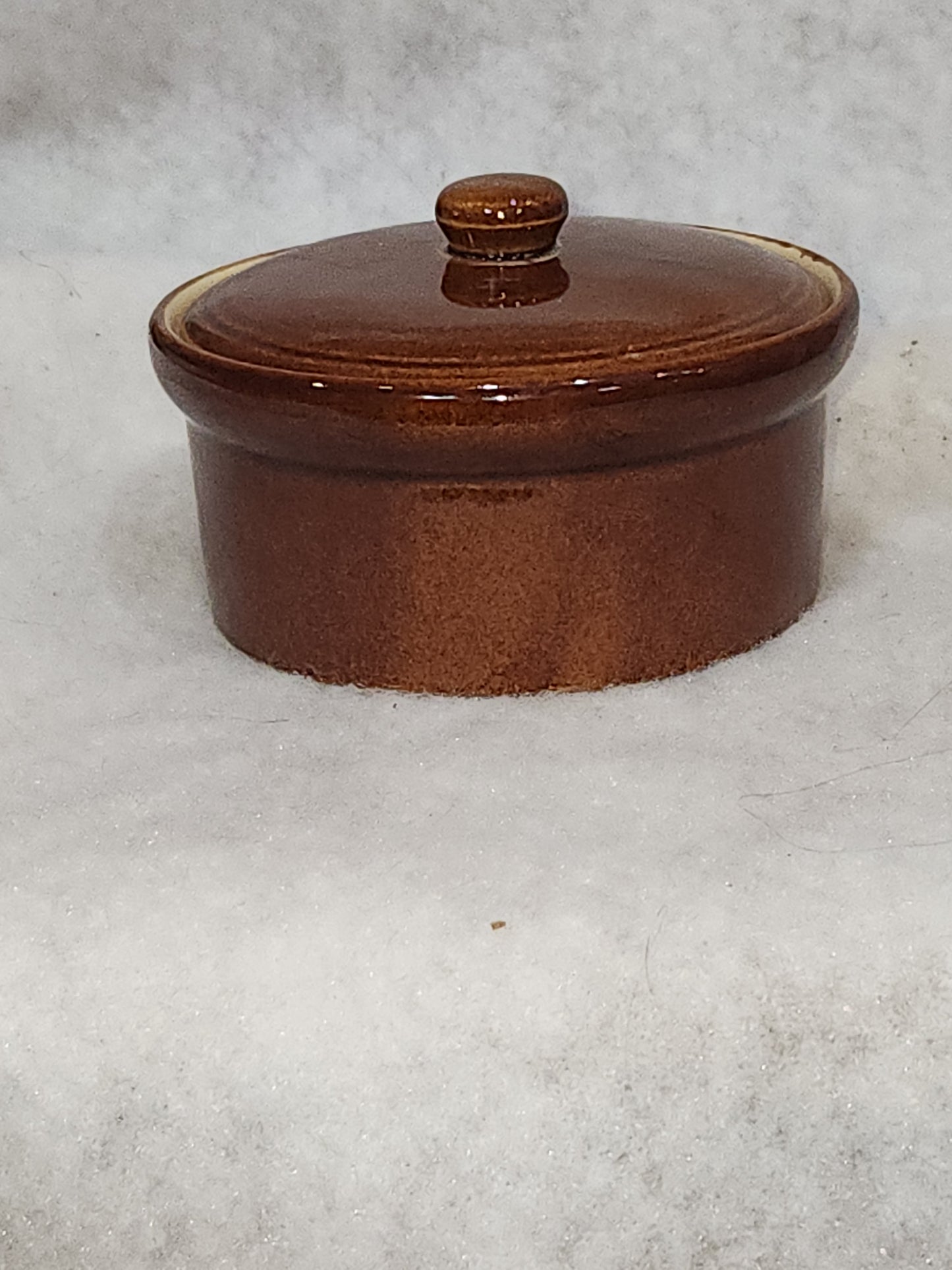 Vintage brown stoneware 1/2 pint crock with lid pot60