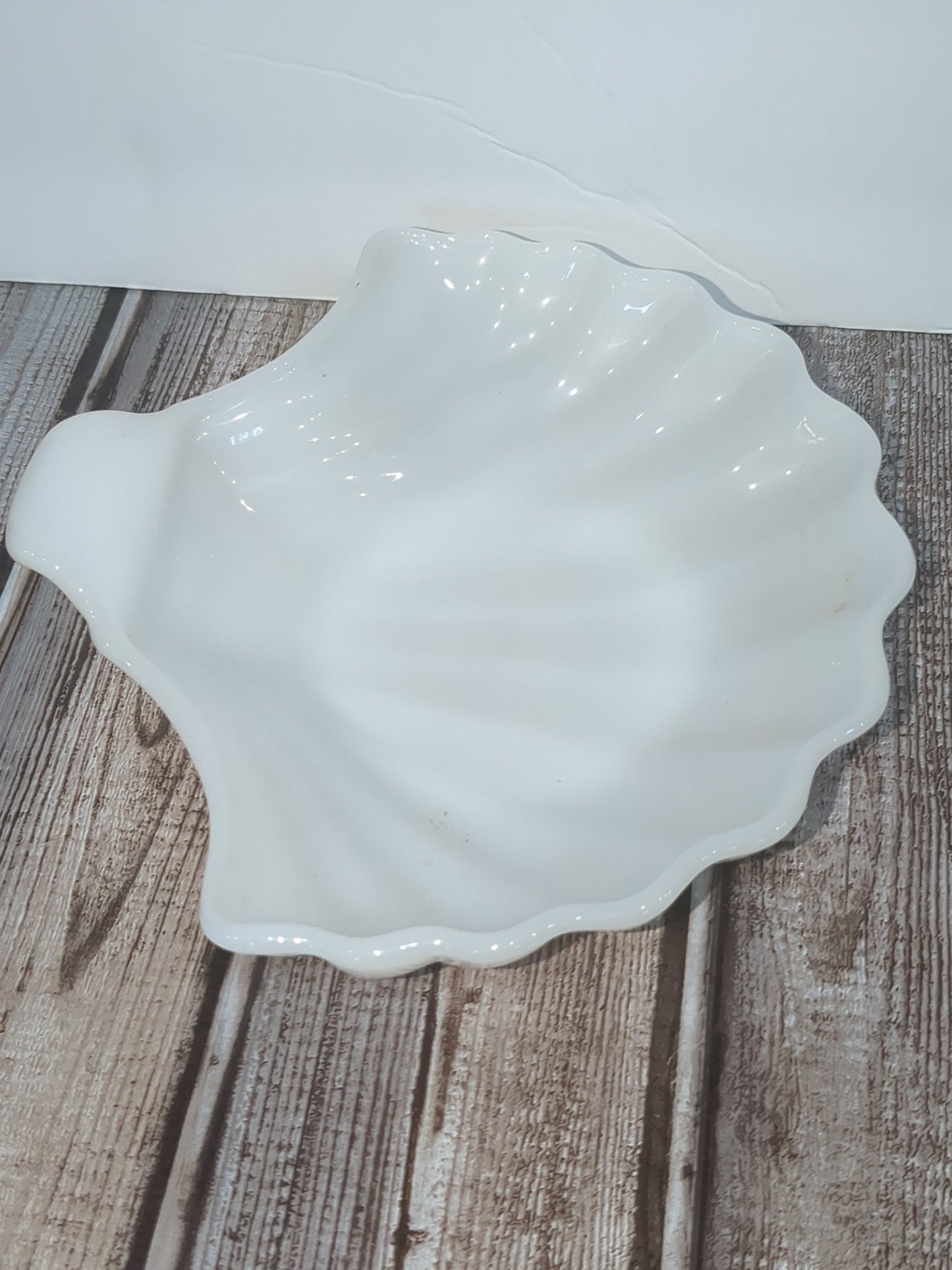 Vintage milk glass shell trinket dish or soap dish or ring dish g299