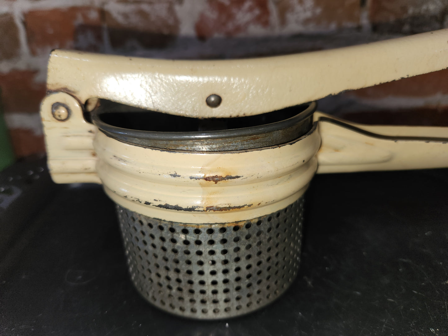 Vintage Handy Things Potato Ricer Michigan tan handle kit57
