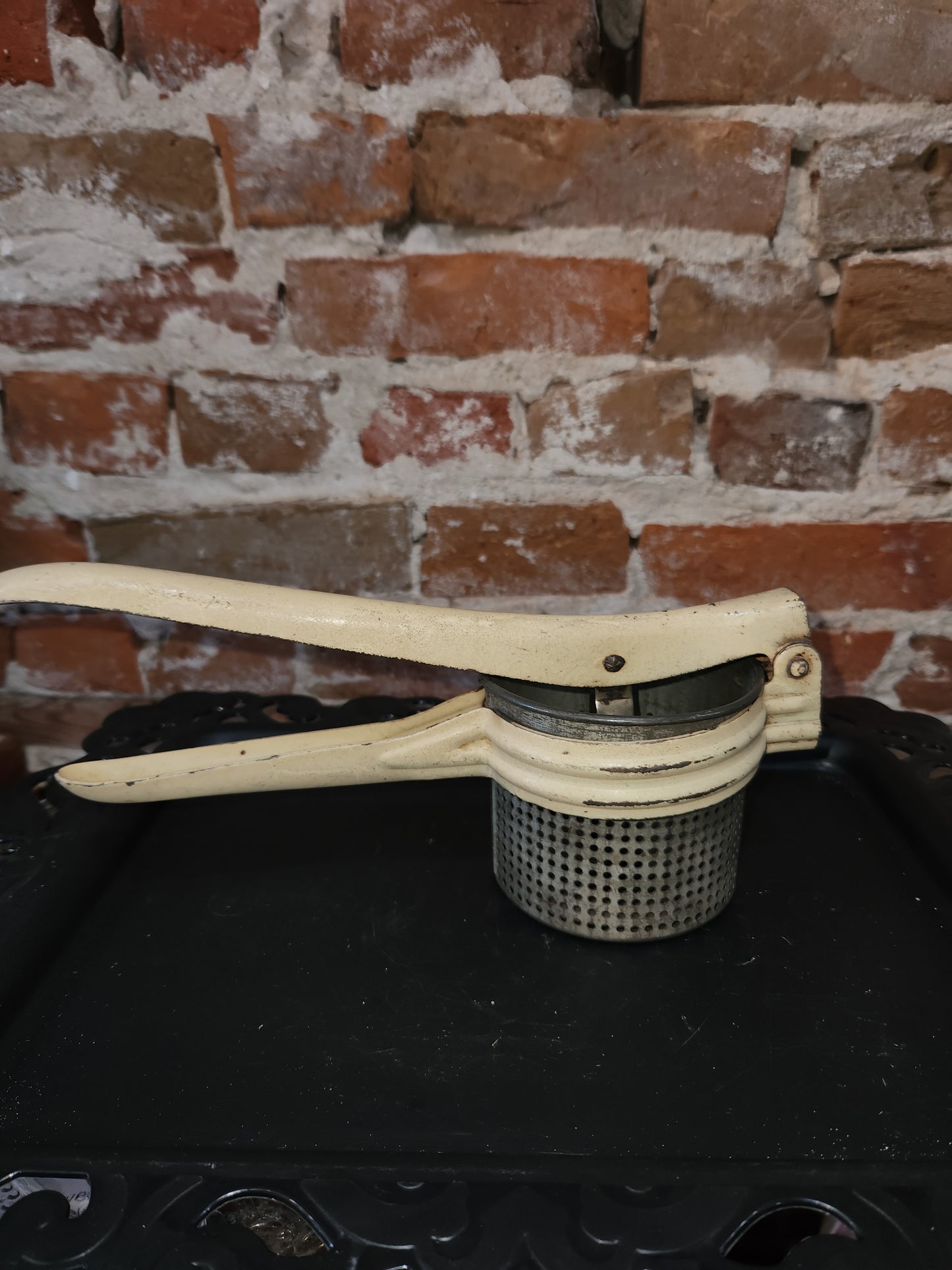 Vintage Handy Things Potato Ricer Michigan tan handle kit57