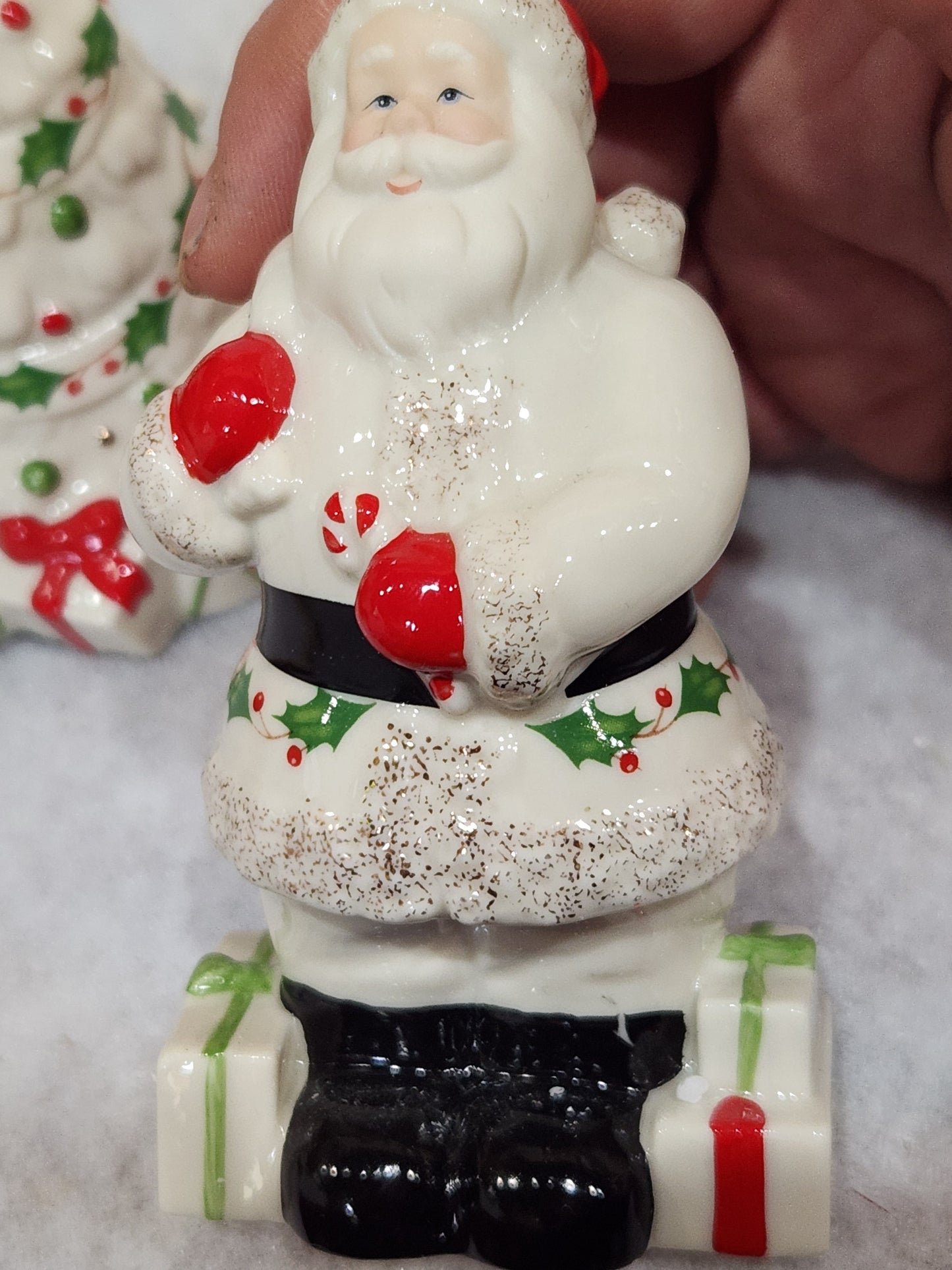 Holiday Lenox tree & Santa Salt & Pepper Set Sps9