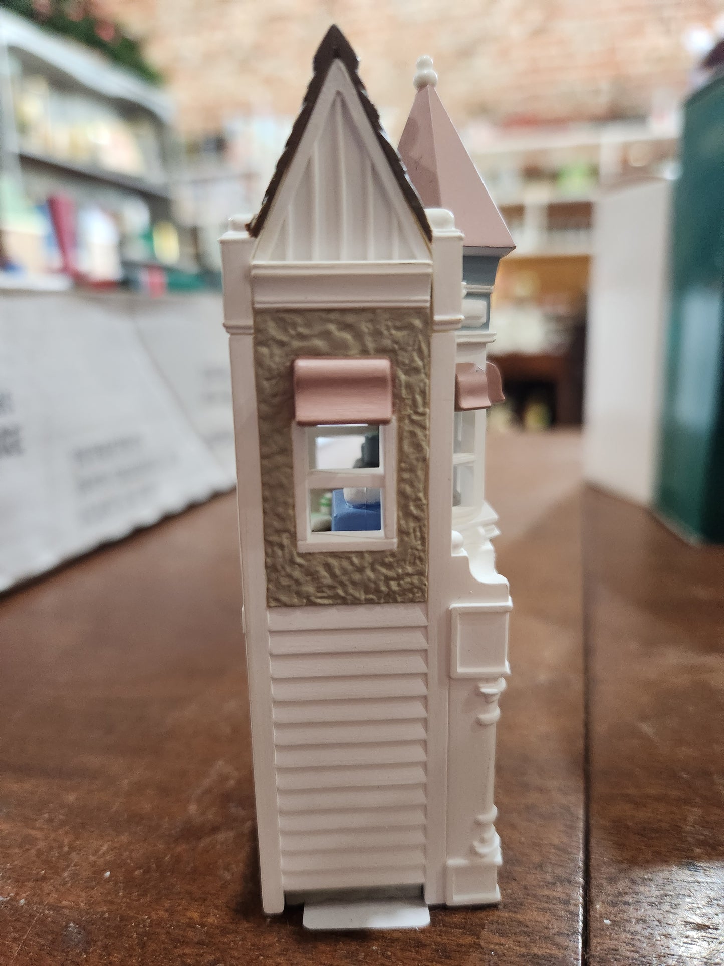 HH1986 Candy Store Ornament Hallmark Nostalgic Houses