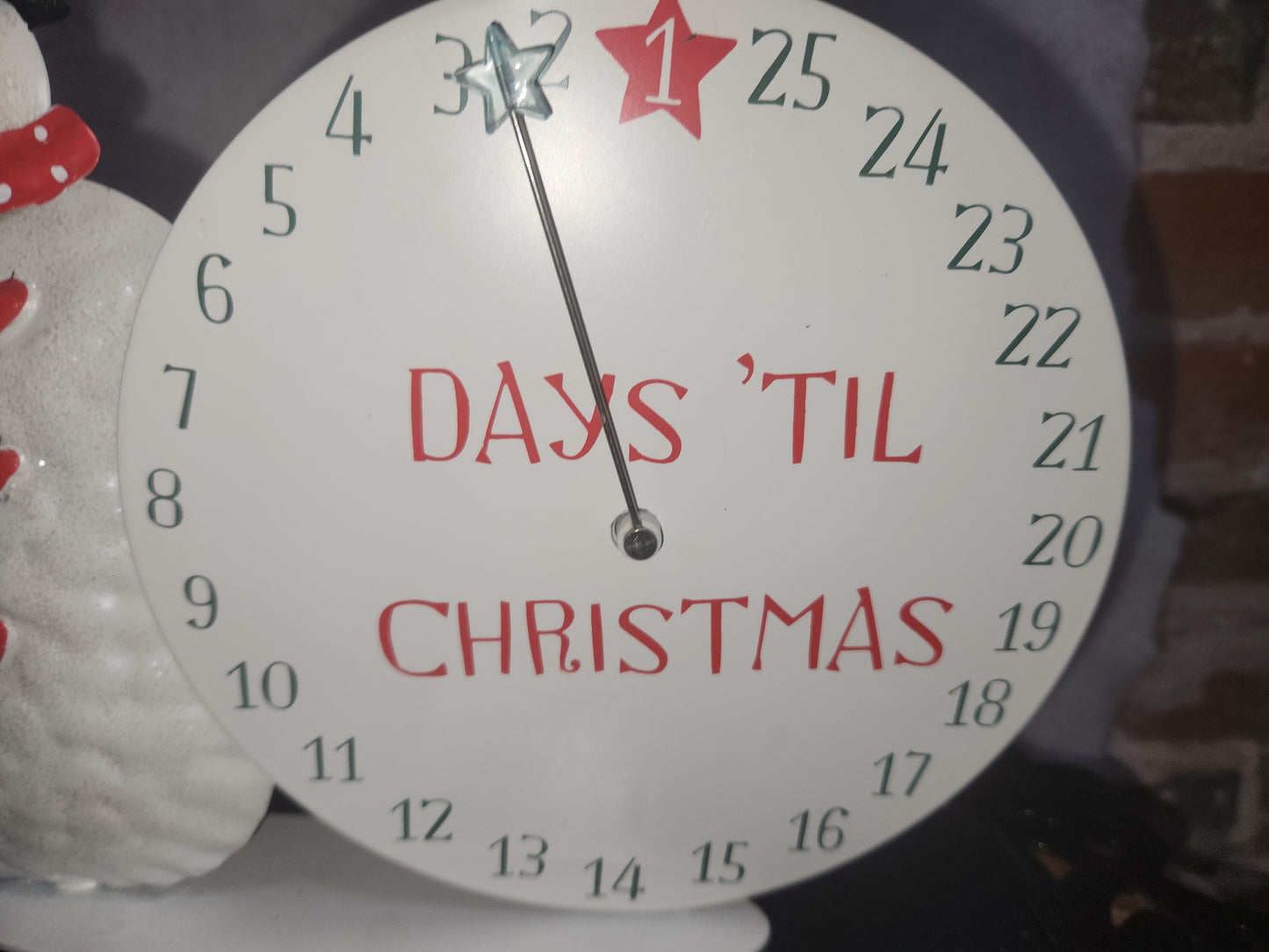 Hallmark metal musical Christmas countdown calendar with box cd43
