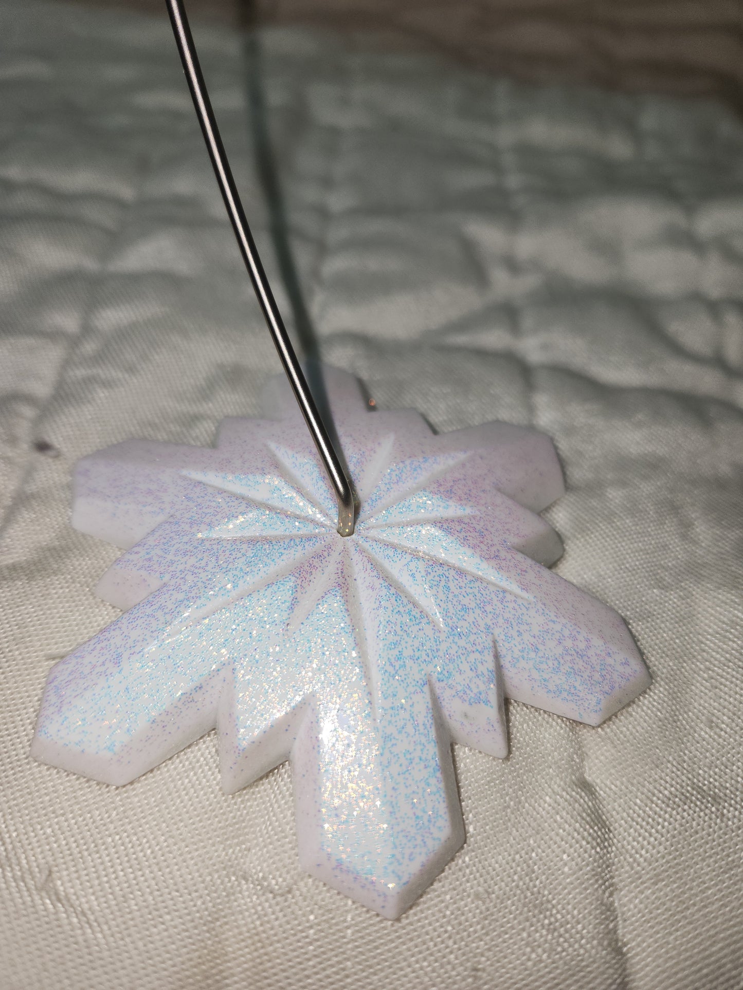 Vintage Hallmark Christmas Ornament Display Stand made of Acrylic and Metal 2001 os81