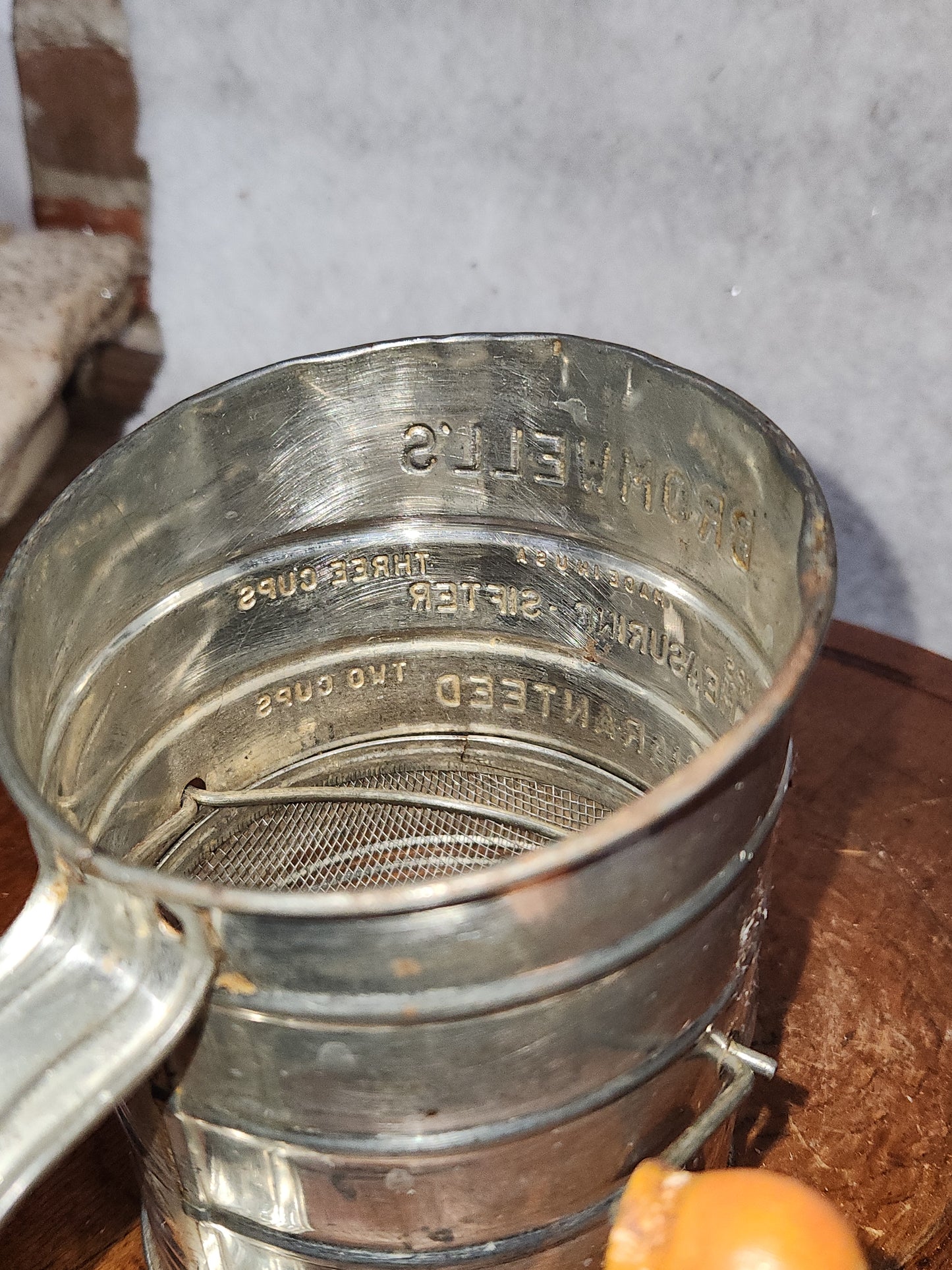 Vintage Bromwell’s 3 Cup Crank Handle Sifter metal and wood crank fs90