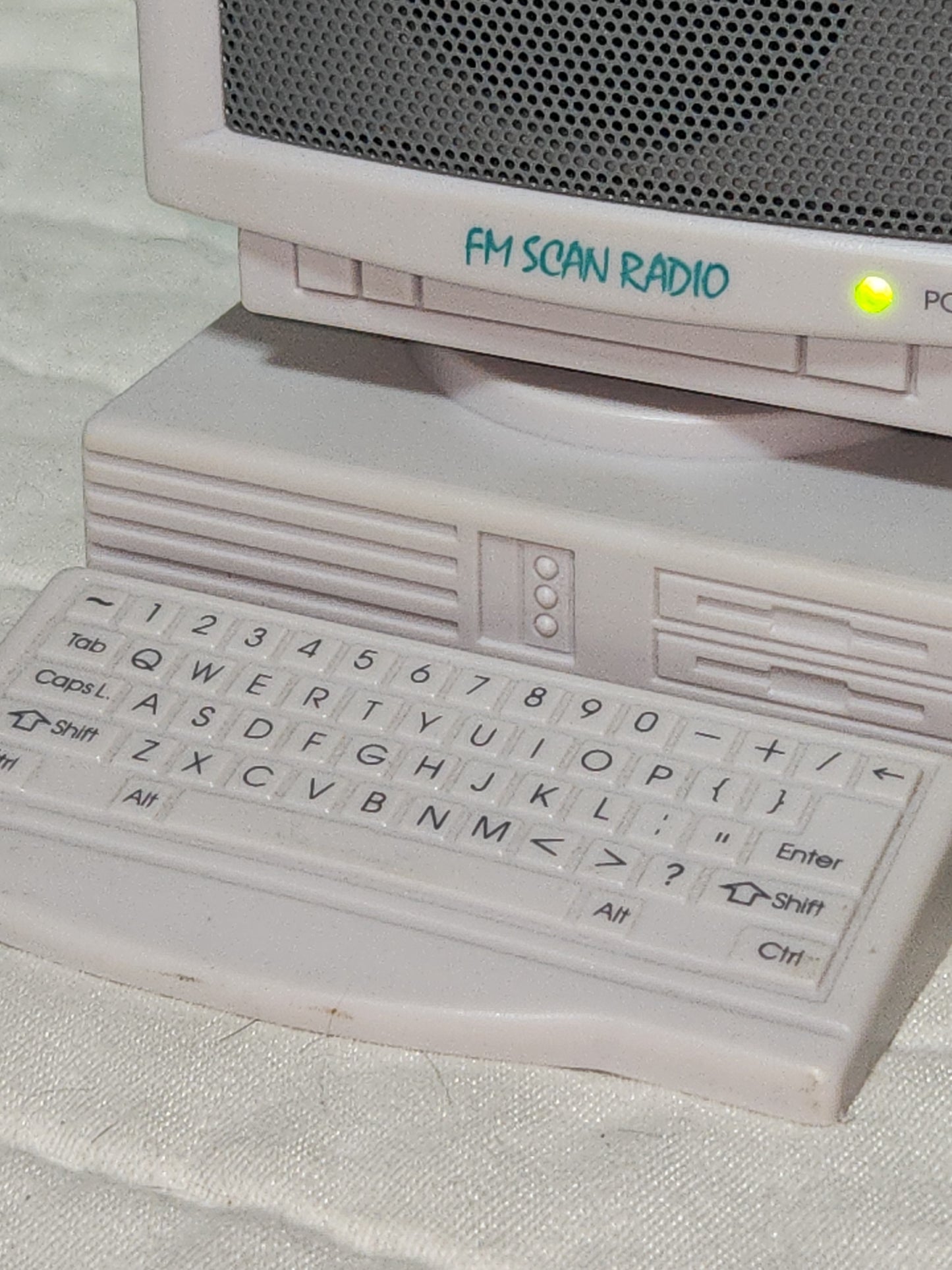 Vintage Desktop Computer FM Radio with Working Mouse rad2