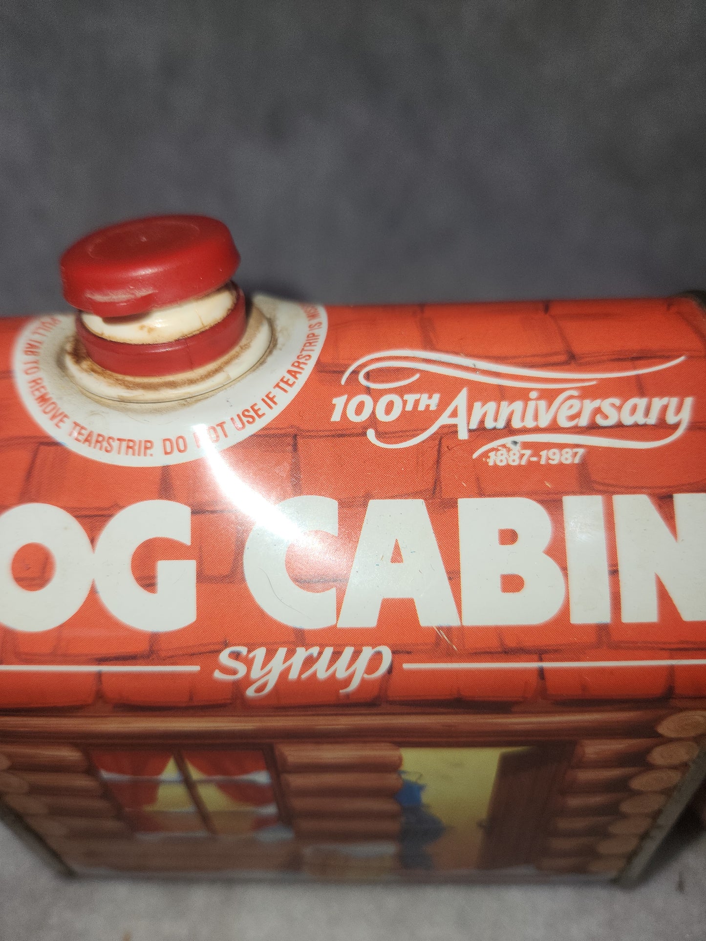 Vintage EMPTY tin "100th Anniversary 1887-1987 Log Cabin Syrup with Top tin663