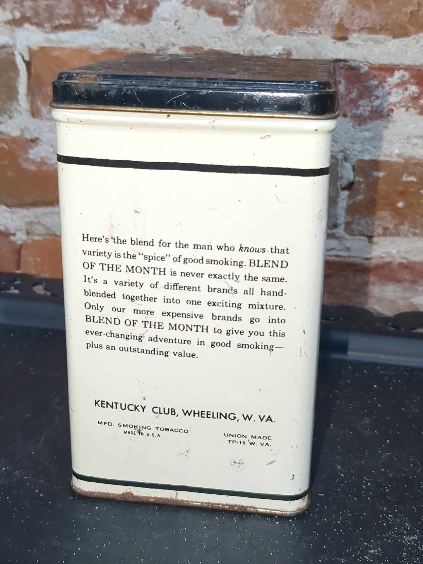 Vintage Blend of the Month tobacco Kentucky Club Wheeling west virginia tin tin970