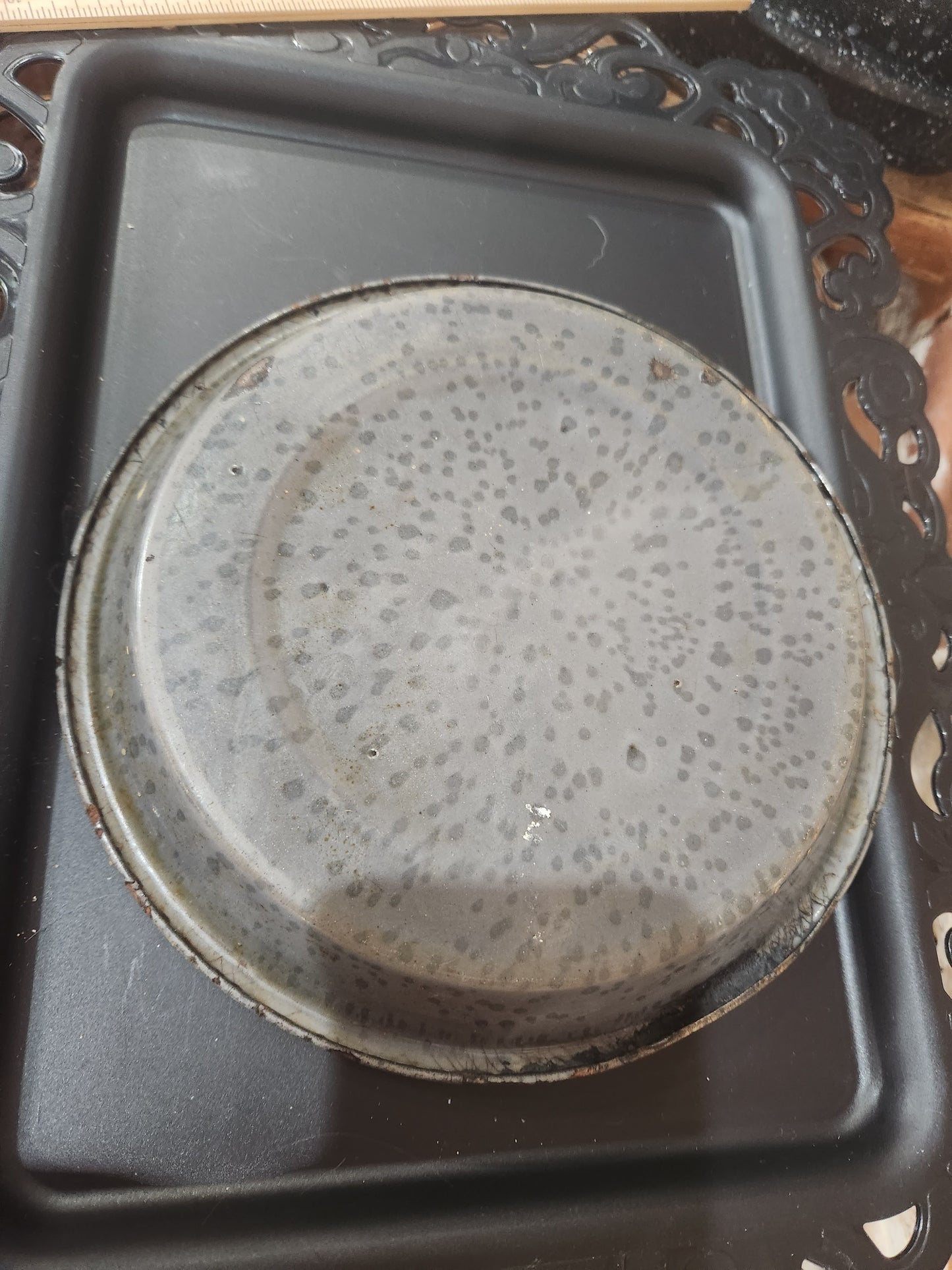 Vintage gray splotched enamel pie pan enm1