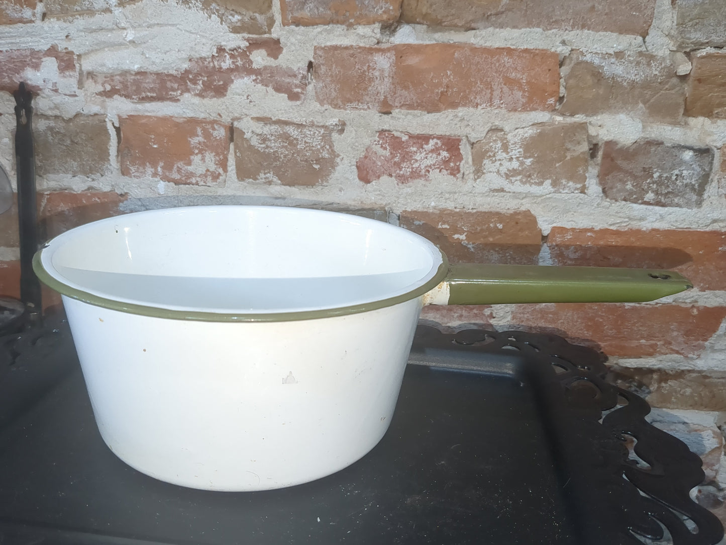Vintage Green & White Enamelware 2 Quart Cookware Pot ena28