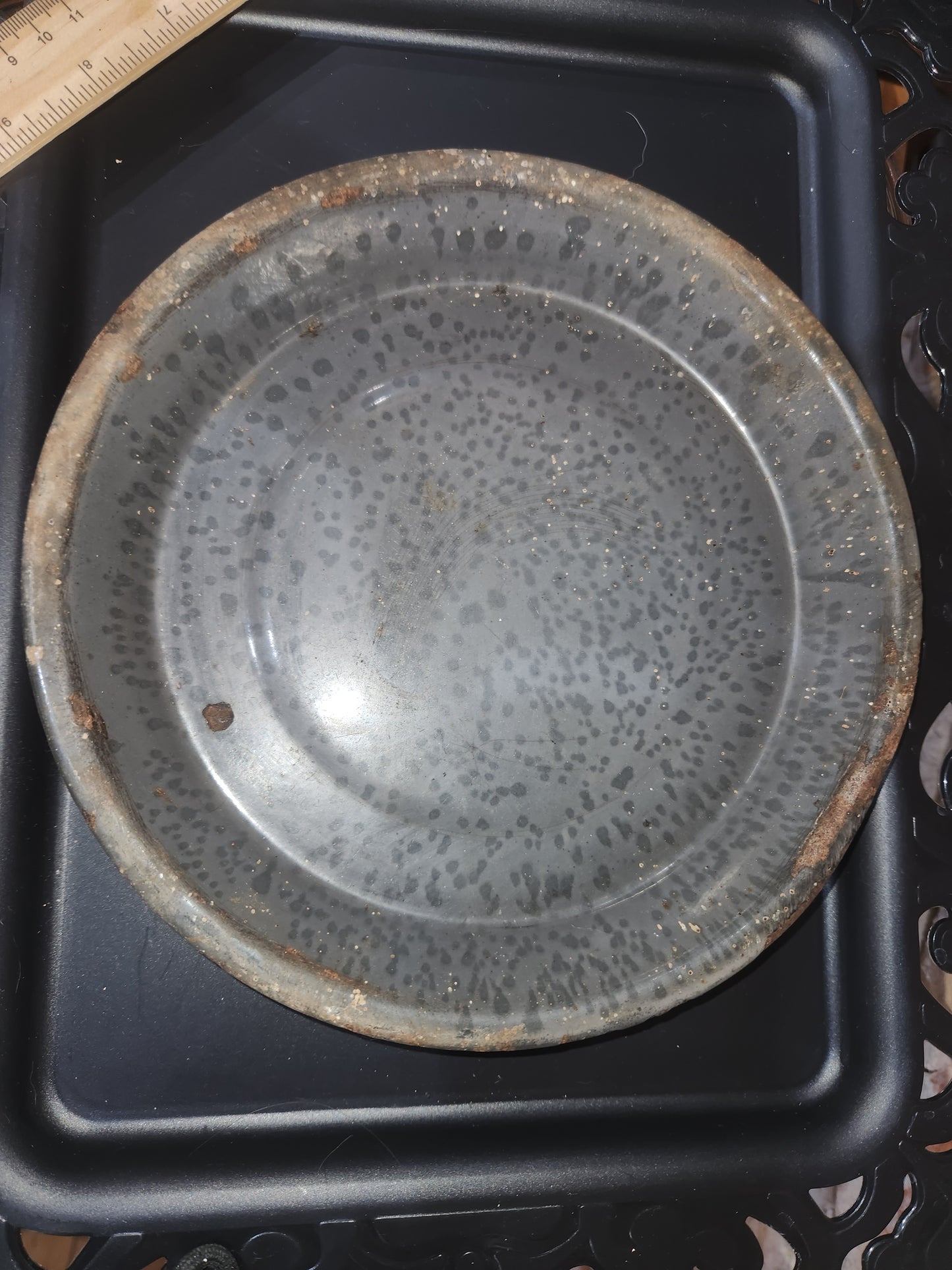 Vintage gray splotched enamel pie pan enm1
