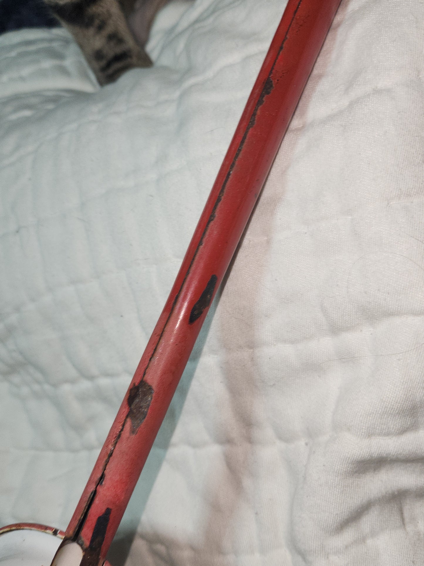 Vintage enamel ladle white with red handle en91
