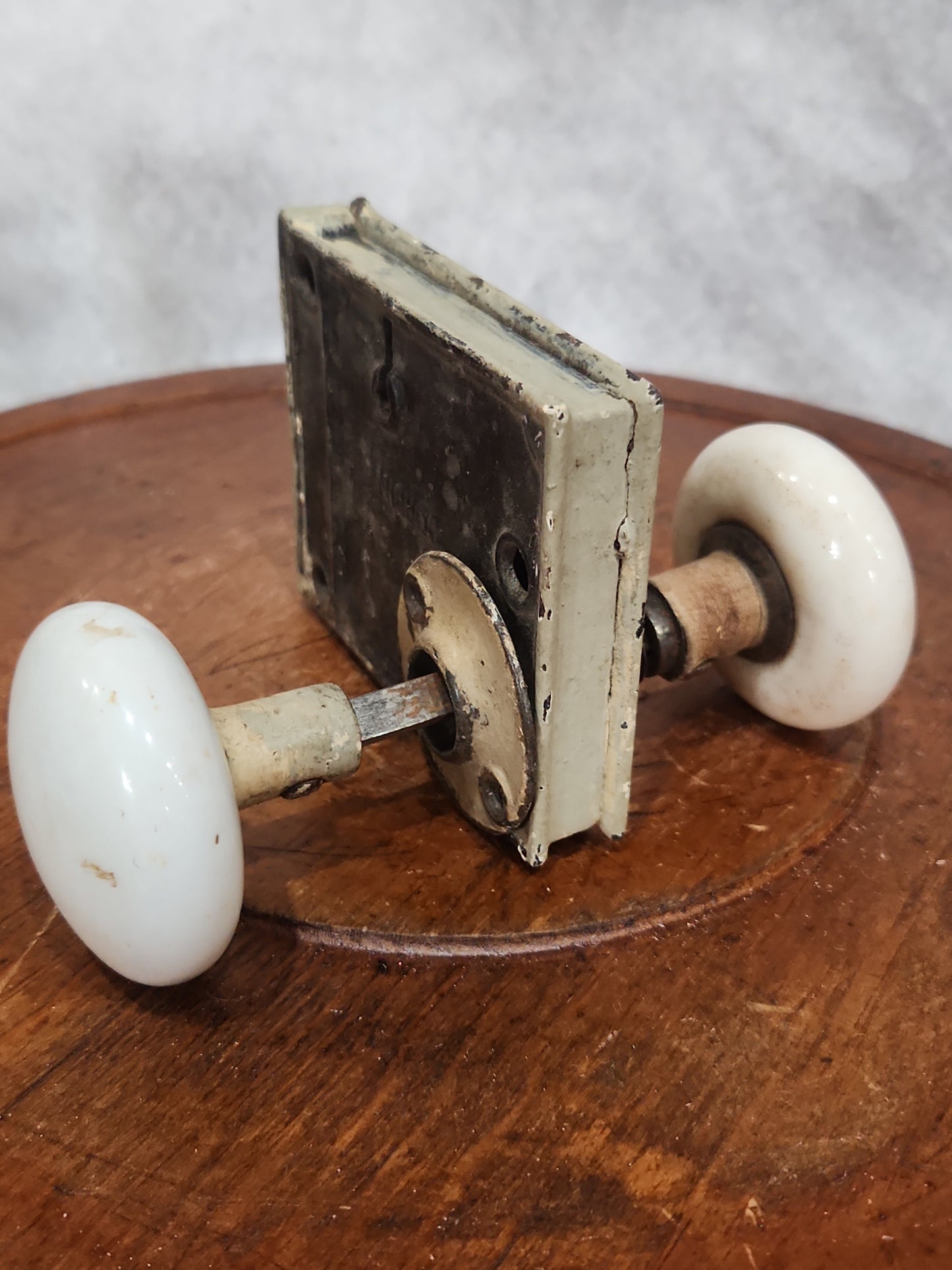 Kn5 Antique White Door Knob and Lock Set kn5