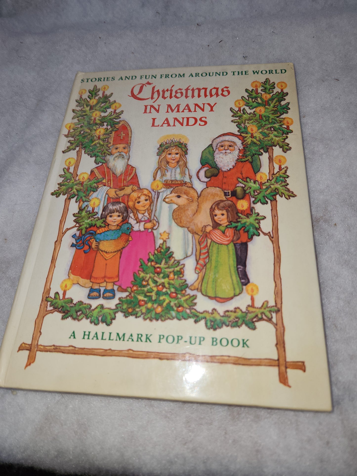 Vintage 1980s First Edition Hallmark POP UP book Christmas in Many Lands by Barbara Bartocci bk12