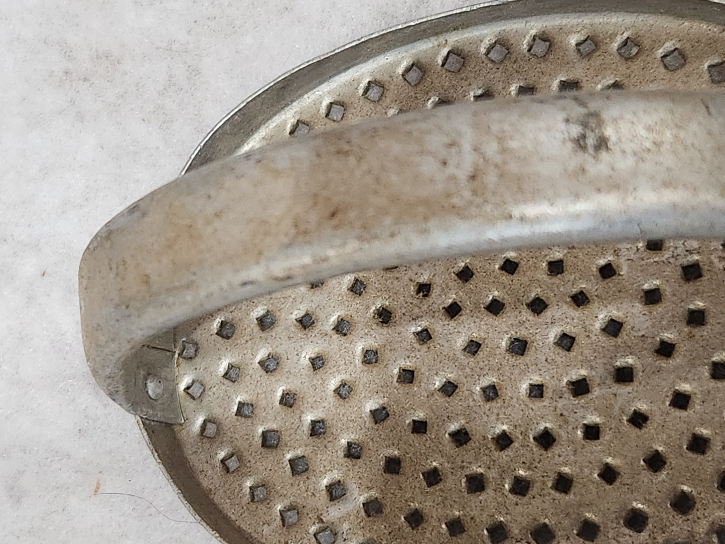 Vintage Antique Primitive Tin aluminum Palm Grater Hand Grater Ricer kit99