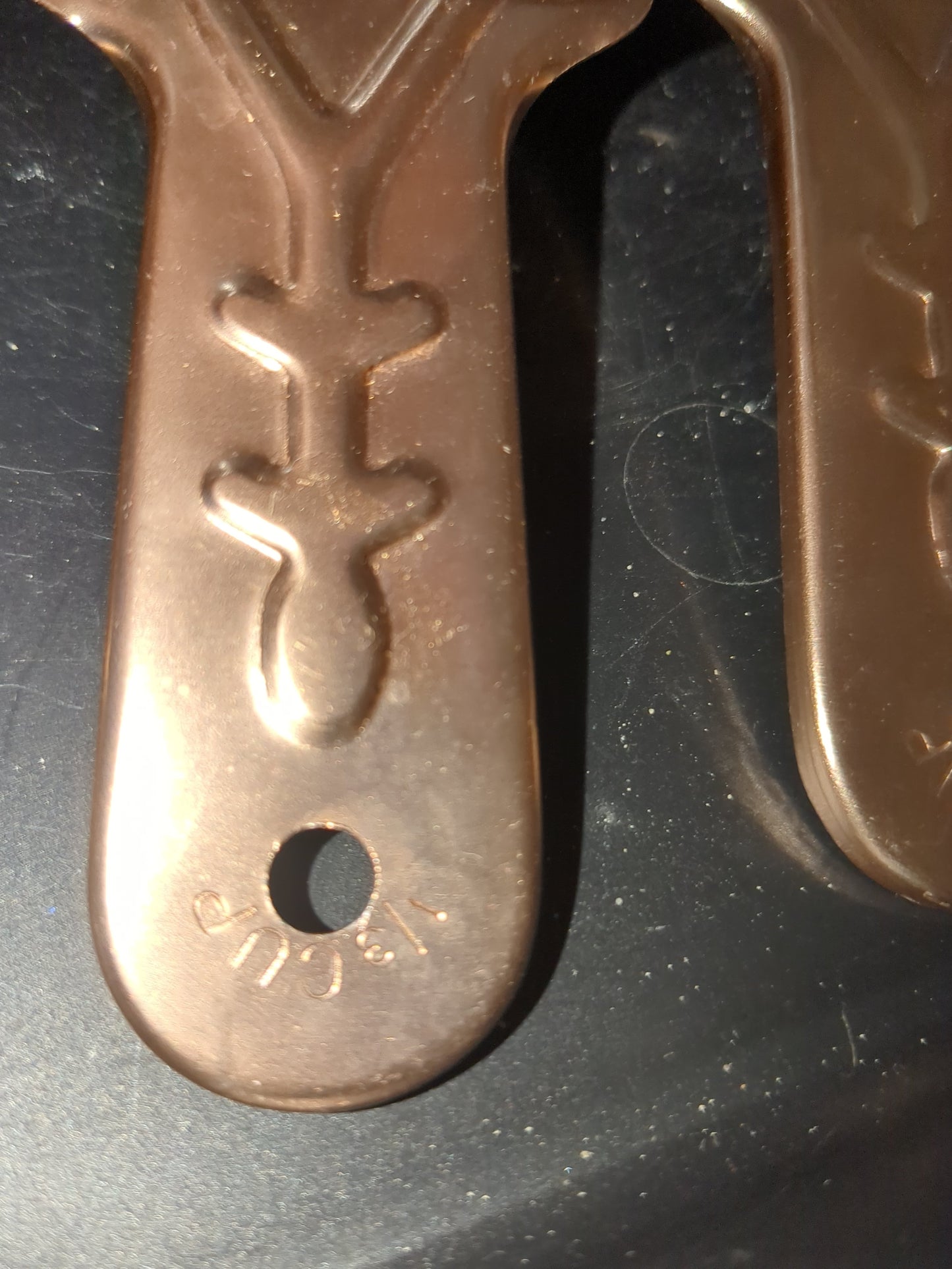 Vintage aluminum pink or copper colored measuring cups with hanging rail alu2355