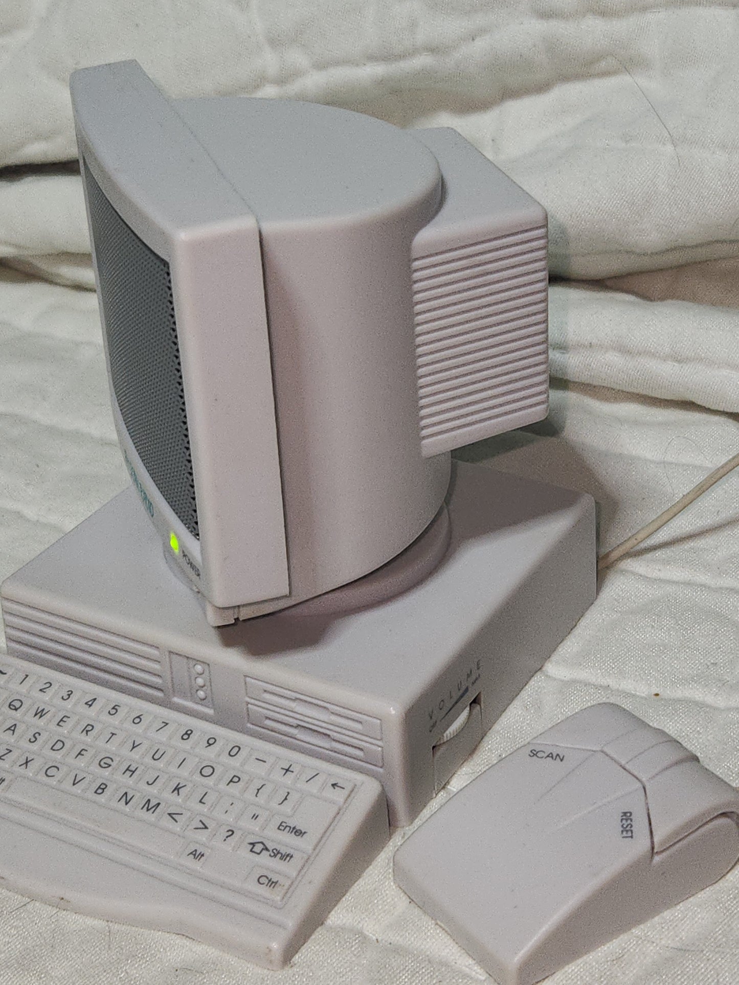 Vintage Desktop Computer FM Radio with Working Mouse rad2