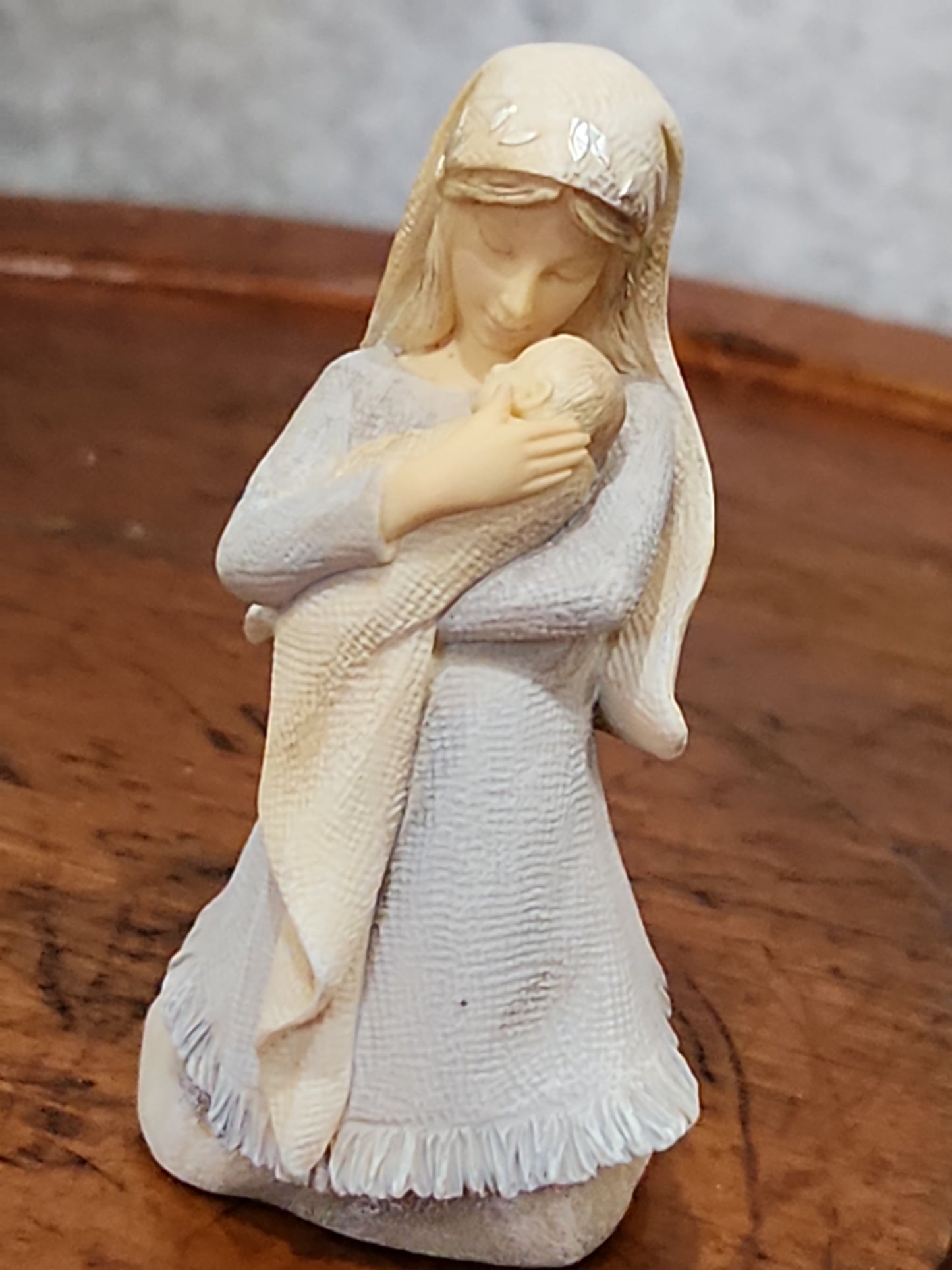 Enesco Nativity with Creche retired 4032062 Mary, Joseph, Jesus SMALL REPAIR DONE ns77