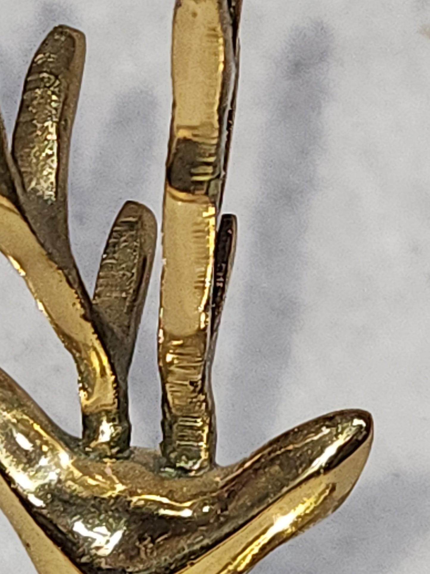 Vintage Brass sitting deer buck Korea br140