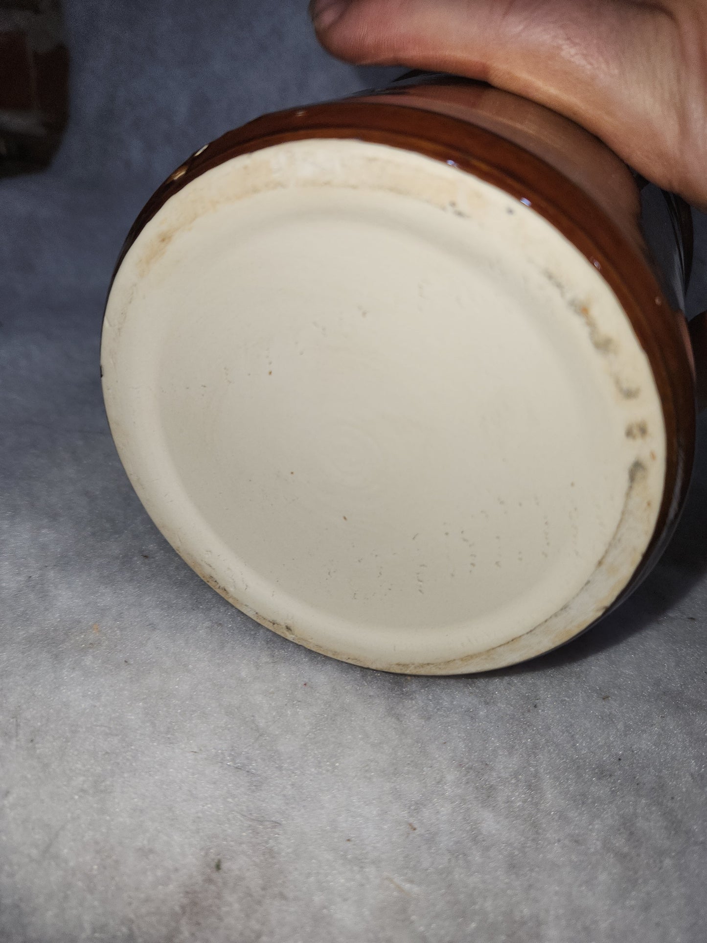 Vintage brown pottery crock lid and metal bail pot57
