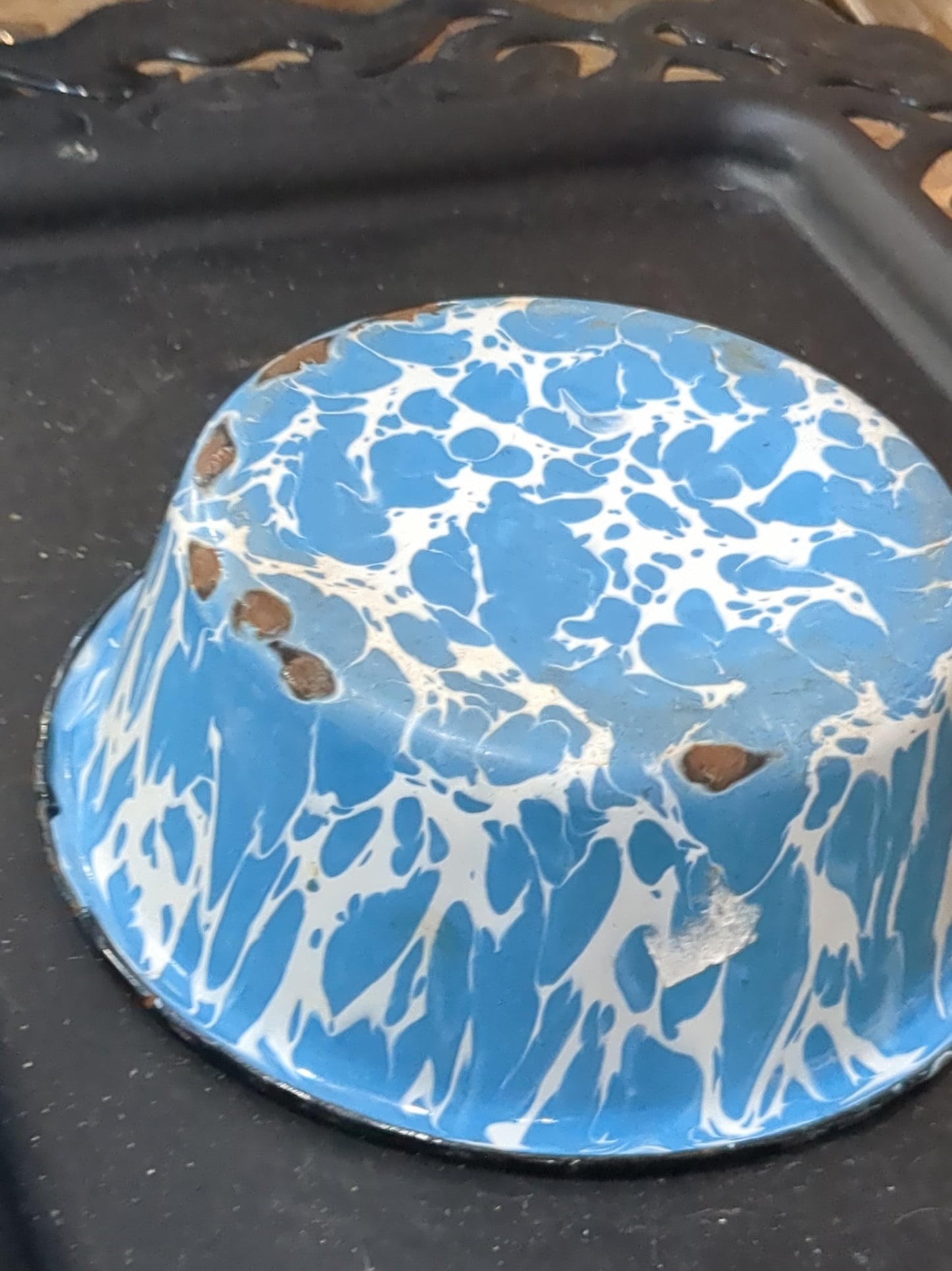 Vintage lighter blue enamel bowl en765