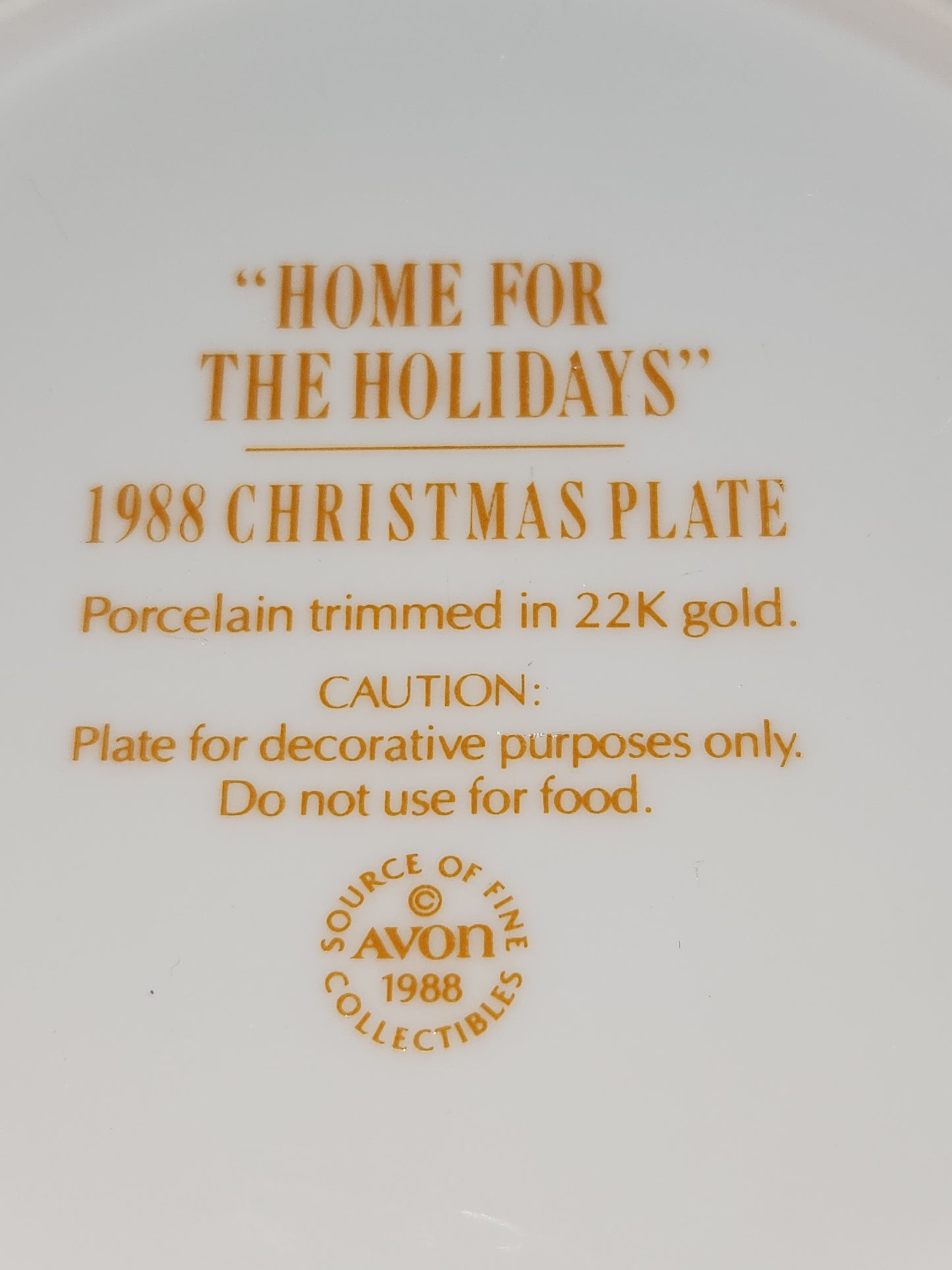 Vintage Avon Christmas 1988 Home For The Holidays Plate 22k gold trim NO BOX.