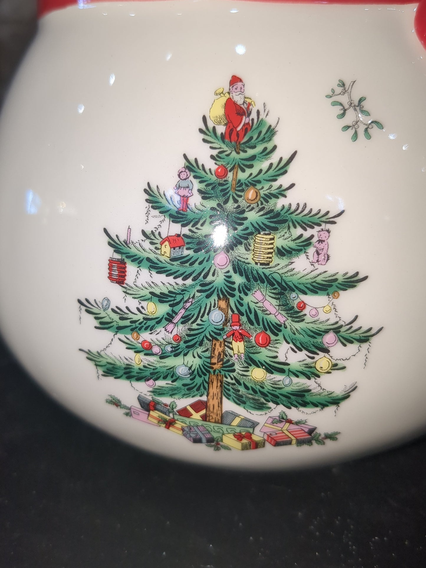 Spode Christmas Tree Round Covered Candy Box, Made of Fine Earthenware, Gold sp65
