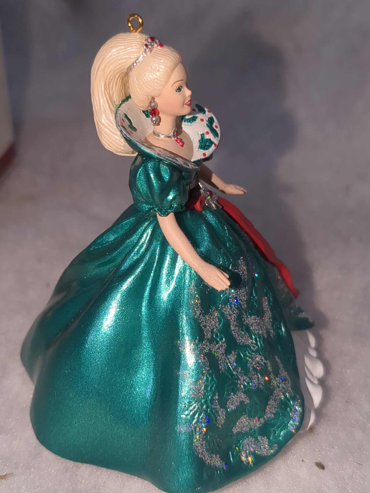 1995 Hallmark Holiday Barbie. 3rd in Holiday Barbies Series. New box and bubble wrap. Hob7