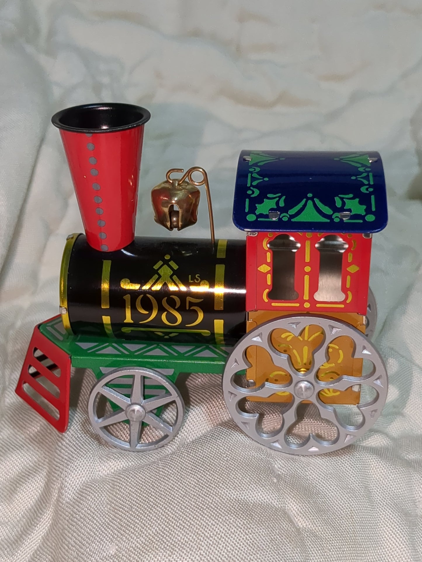 vintage Hallmark tin locomotive series train #4 HH289