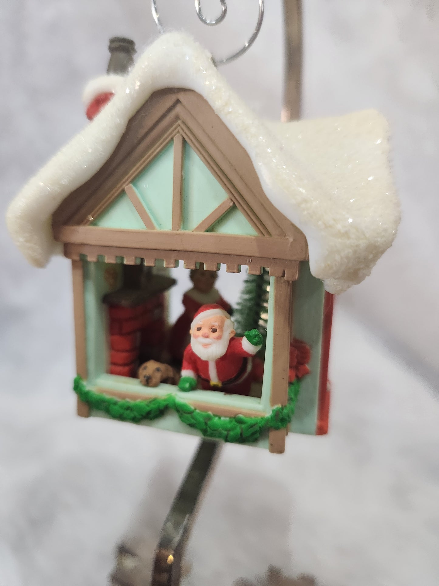 Vintage 1985 Hallmark Keepsake Holiday Magic lighted ornament Mr & Mrs Santa