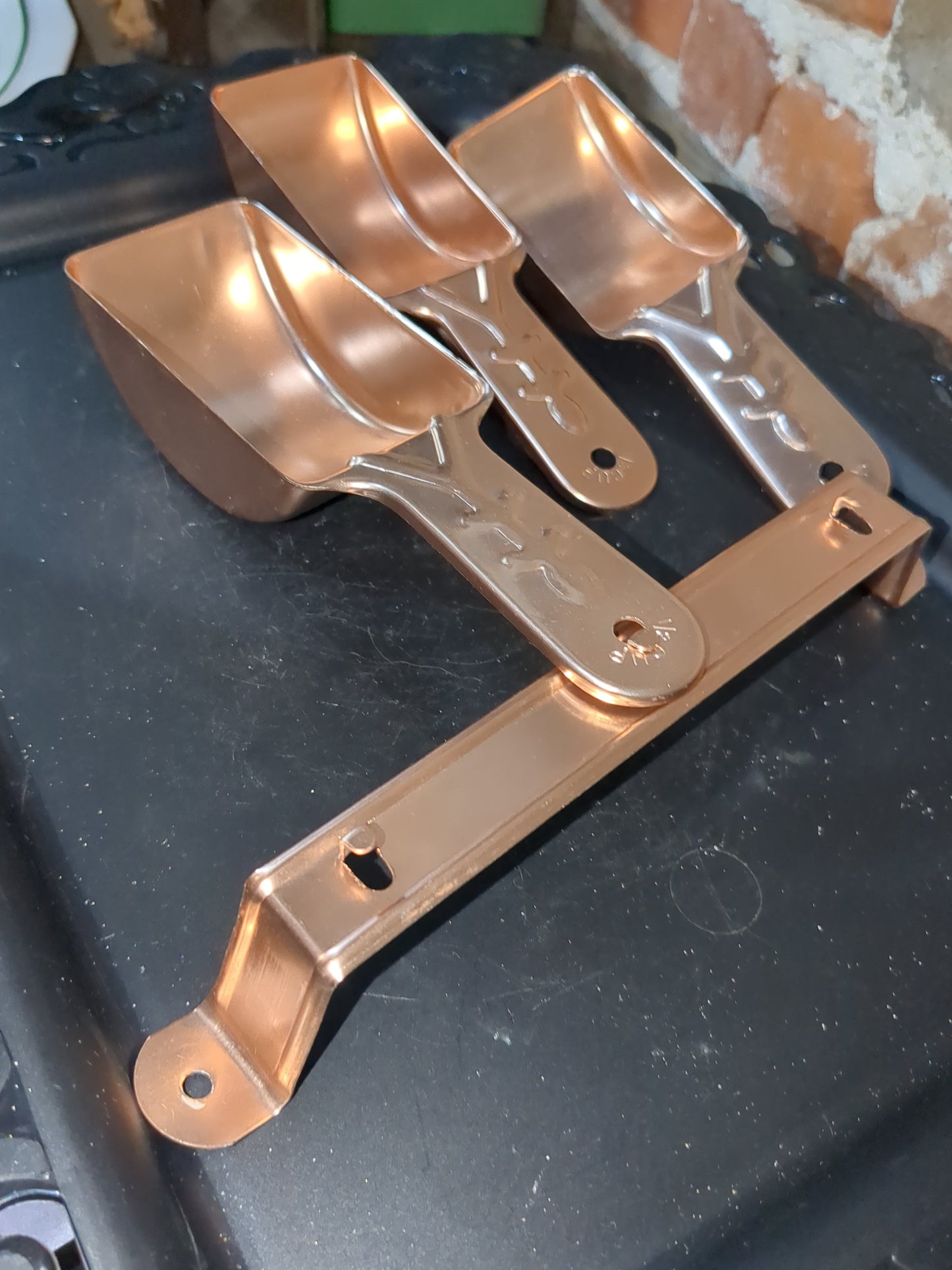 Vintage aluminum pink or copper colored measuring cups with hanging rail alu2355
