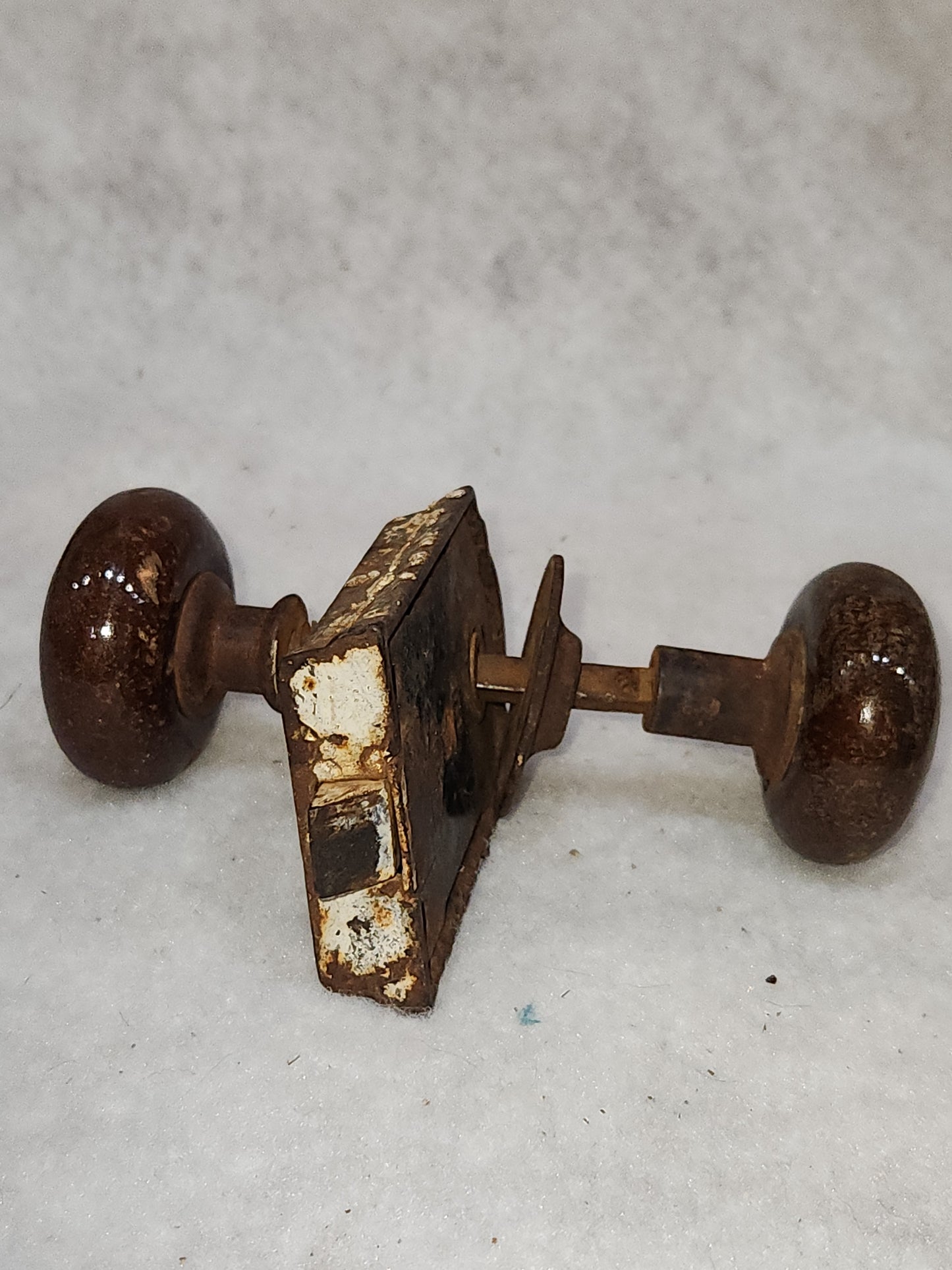 Antique Brown Door Knob and Lock Set kn3