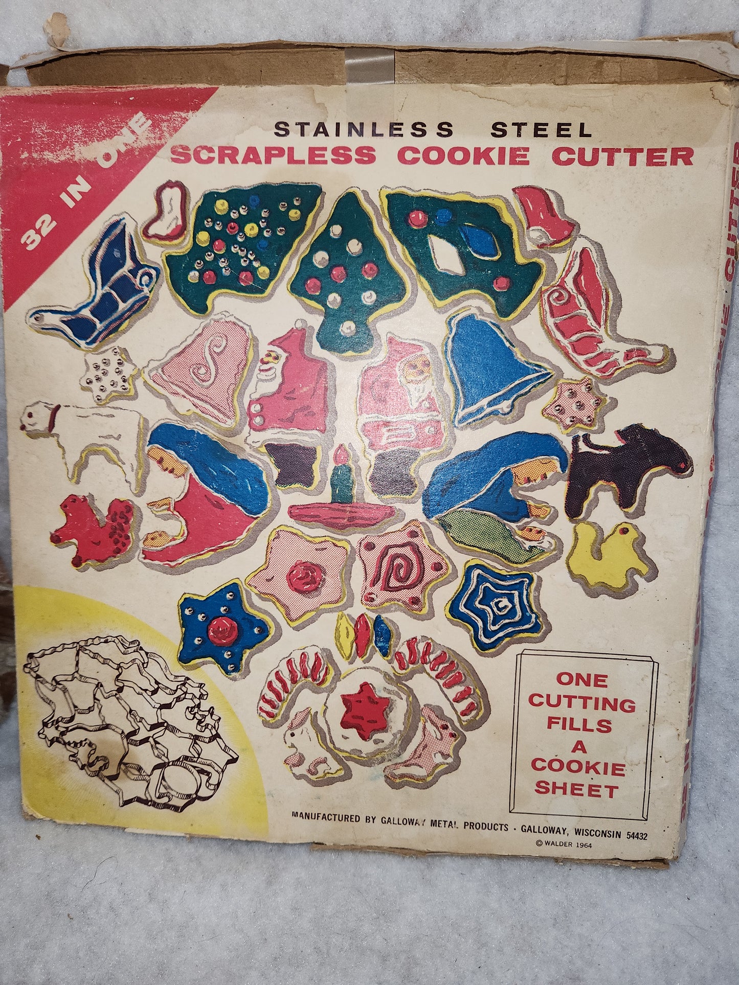 CC21 vintage 32 in 1 scrapless stainless steel cookie cutter