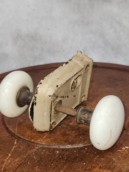 Kn10 Antique White Door Knob and Lock Set kn10