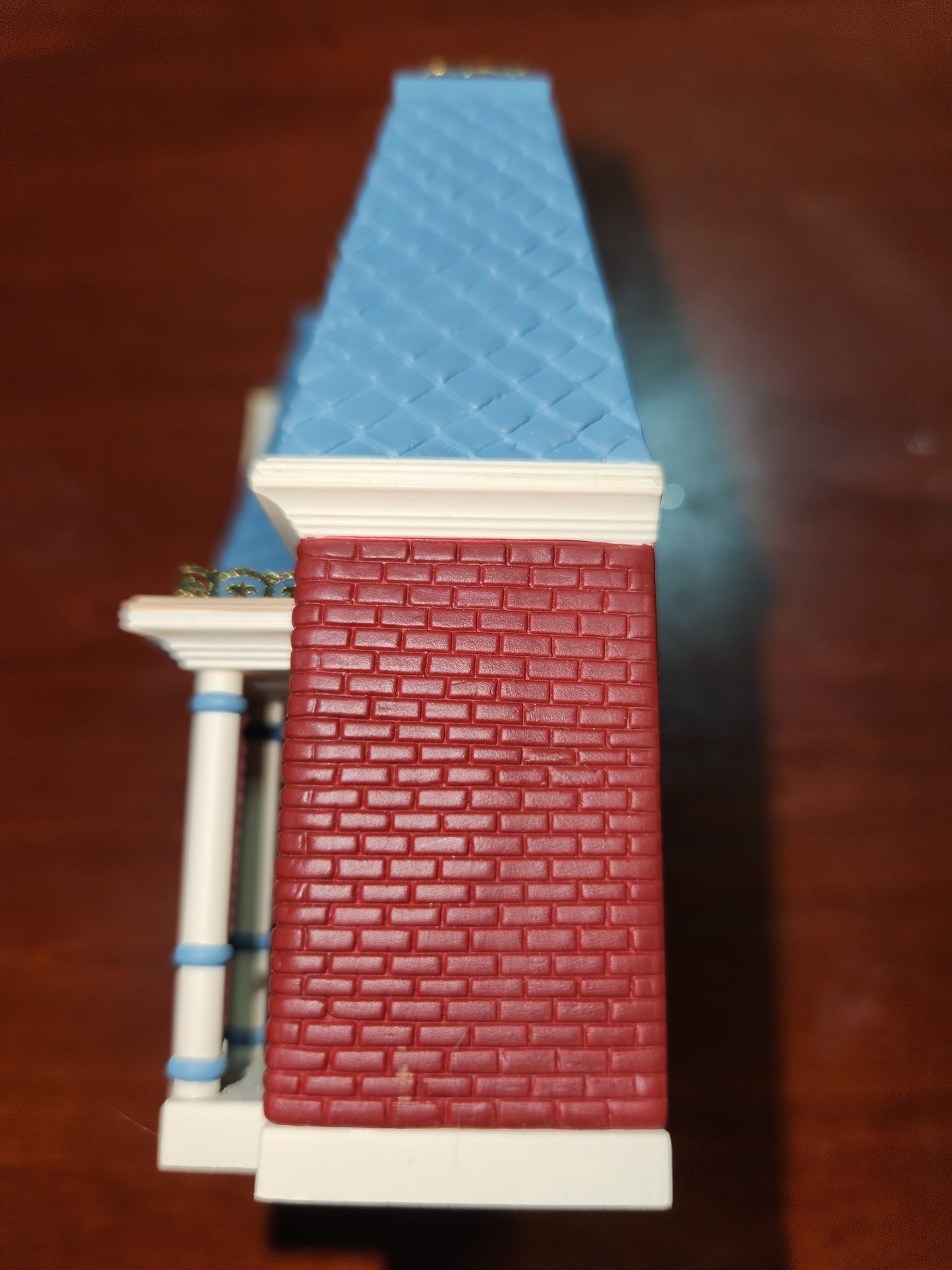 House on Holly Lane Ornament Hallmark Nostalgic Houses and shops Hh1999