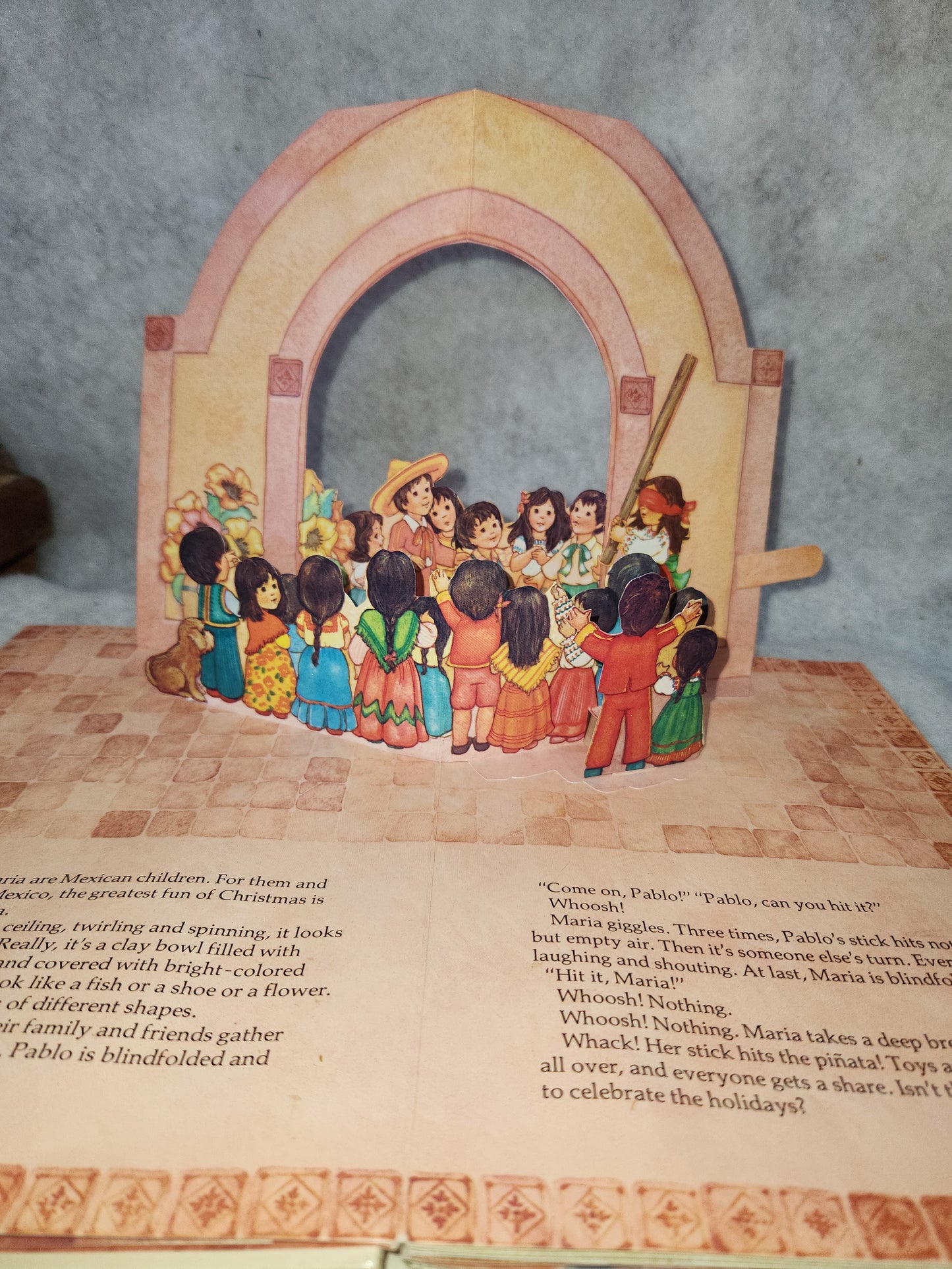 Vintage 1980s First Edition Hallmark POP UP book Christmas in Many Lands by Barbara Bartocci bk12